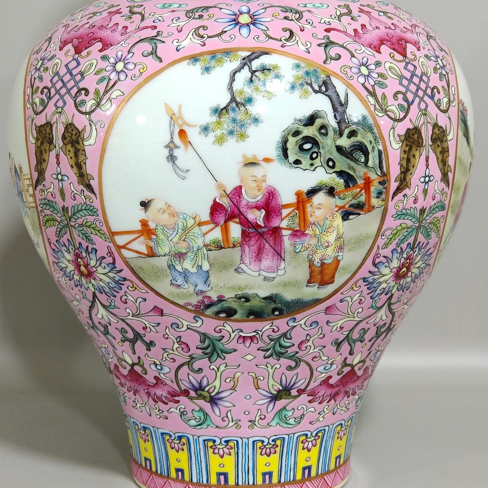 Qing Dynasty Qianlong pink window vase