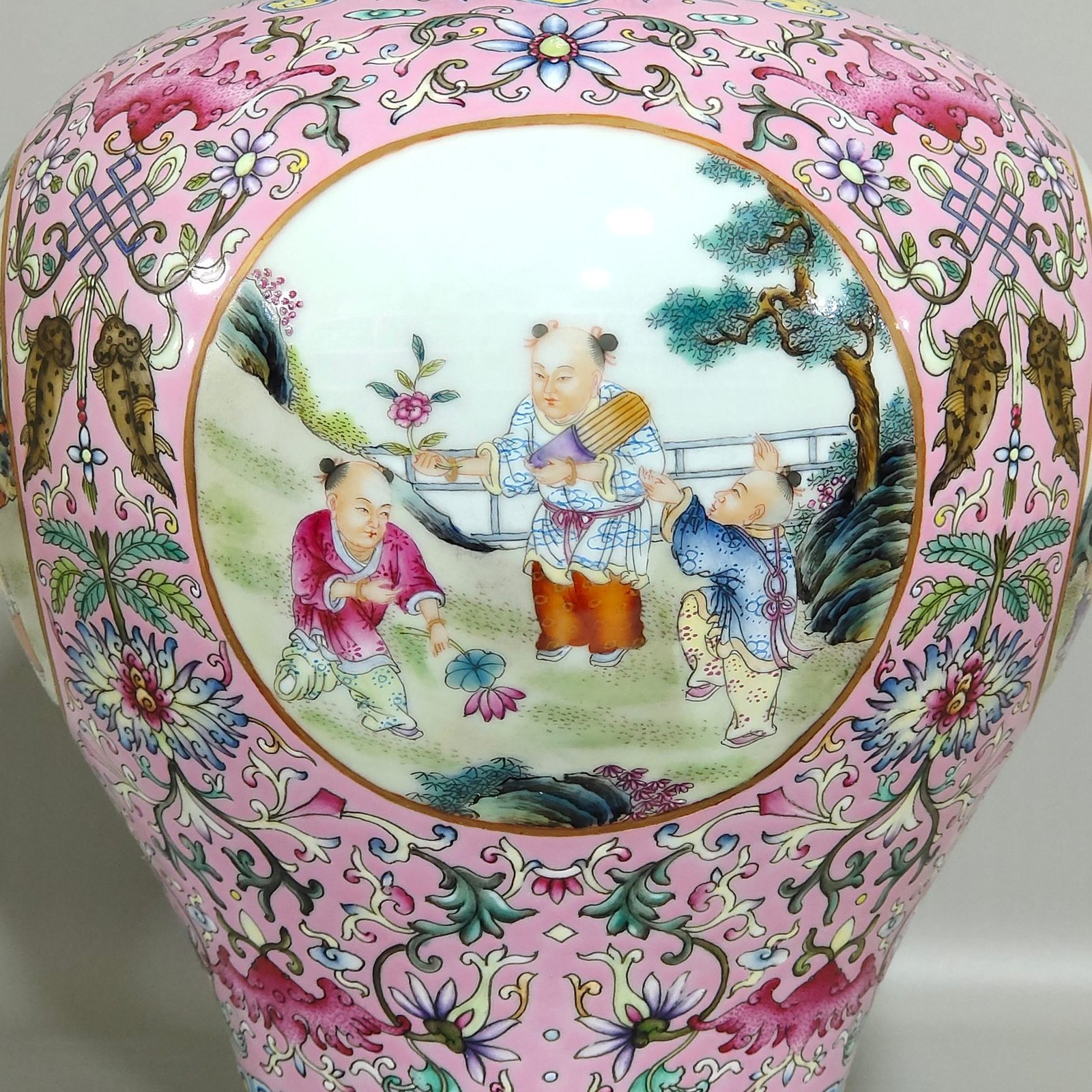 Qing Dynasty Qianlong pink window vase