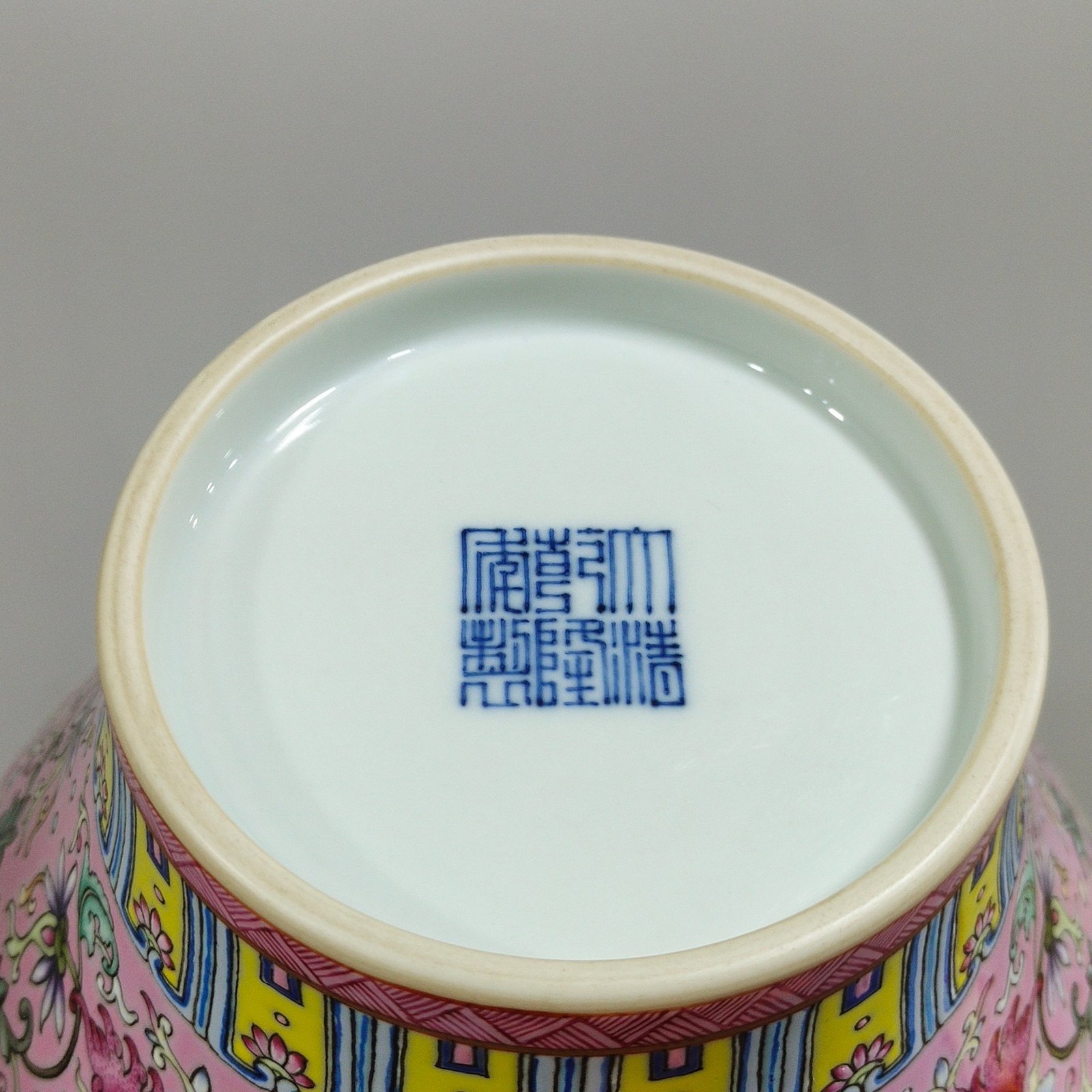 Qing Dynasty Qianlong pink window vase