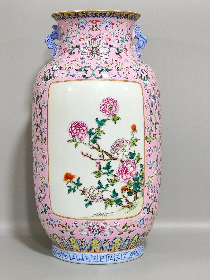 Qing Dynasty Qianlong pink window flower amphora