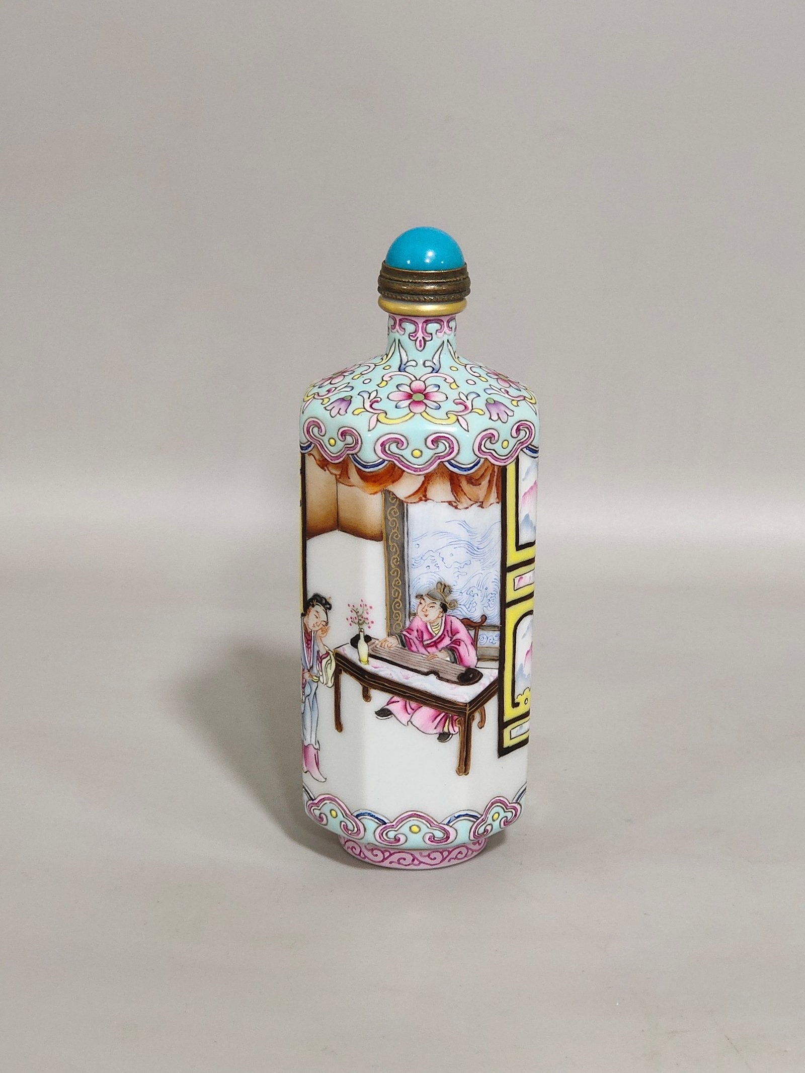 Qing Dynasty Qianlong Greenland character story snuff bottle
