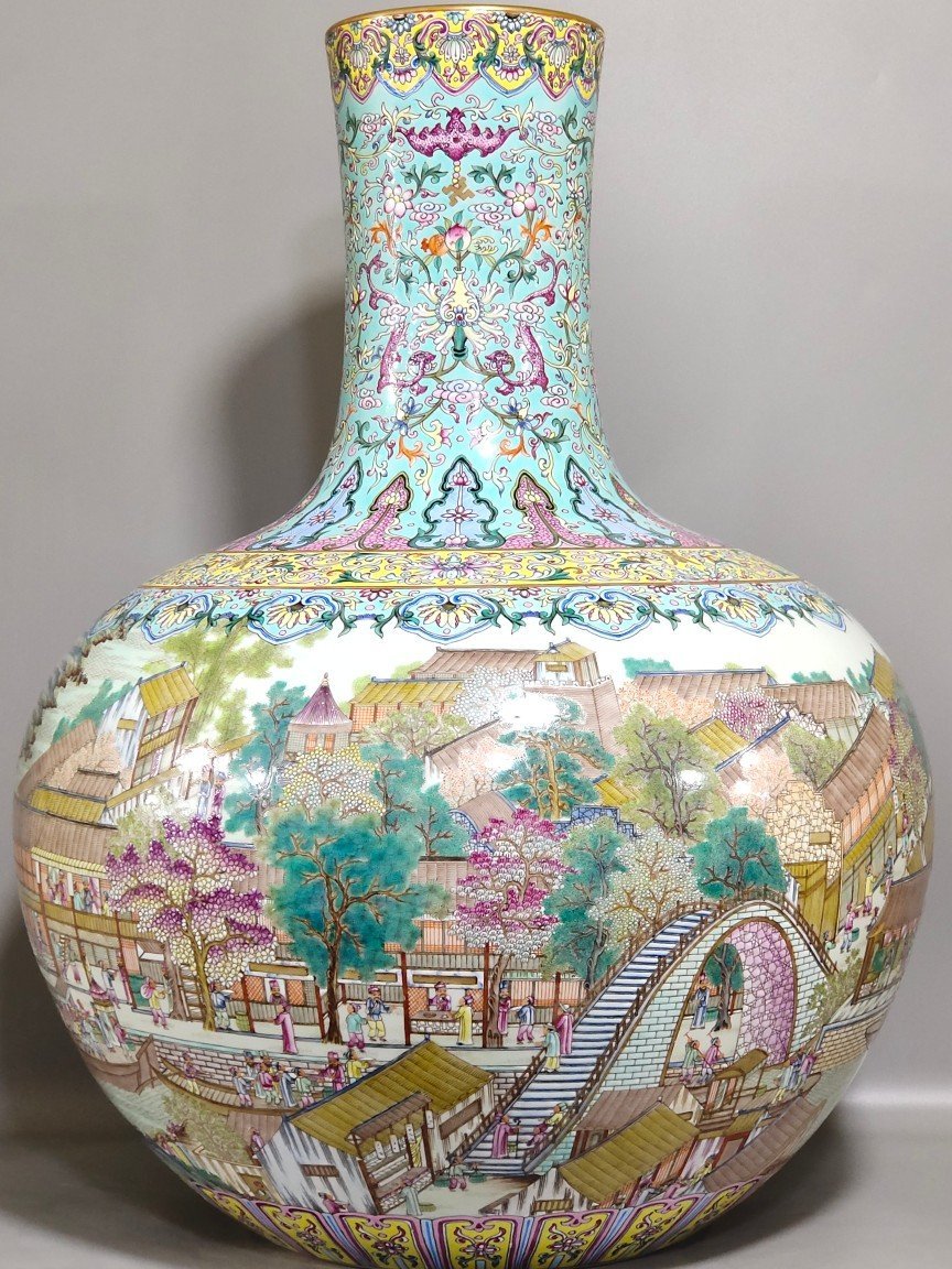 Qing Dynasty Qianlong Famille Rose Porcelain Vase