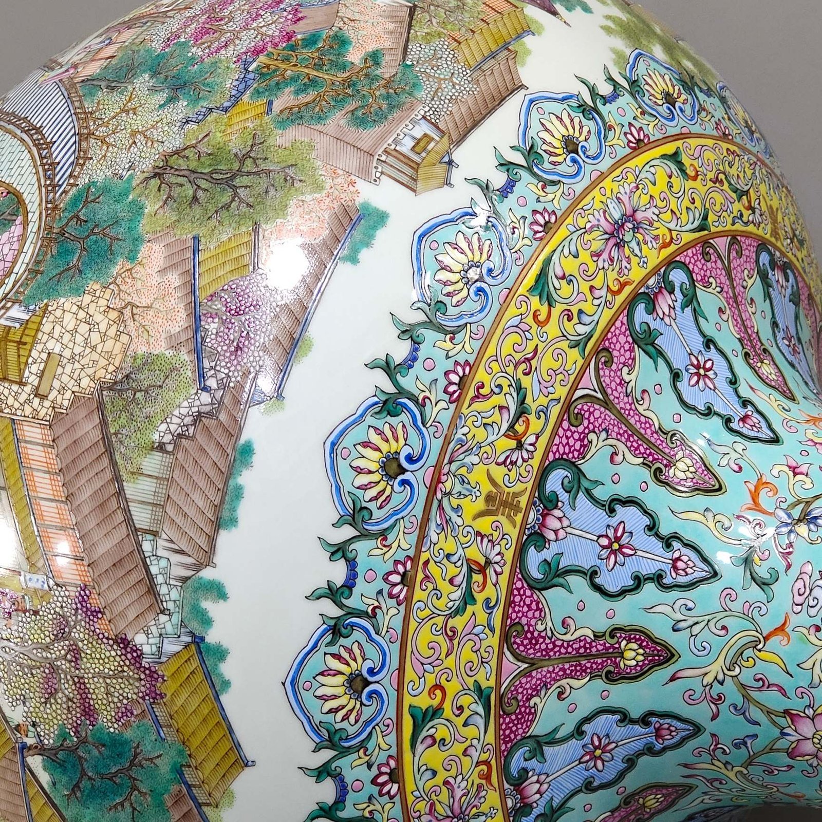 Qing Dynasty Qianlong Famille Rose Porcelain Vase