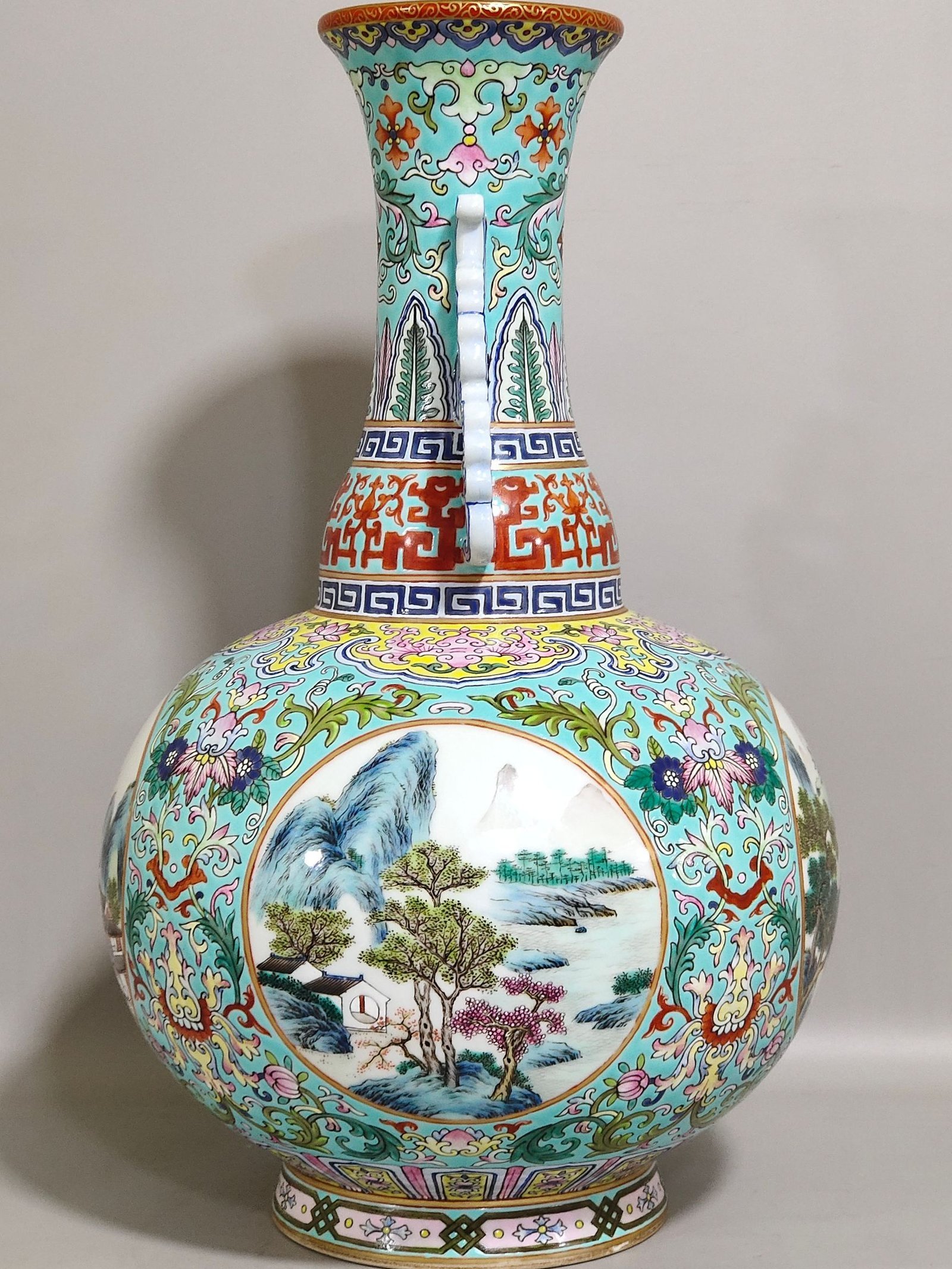 Qing Dynasty Qianlong green space window landscape amphora