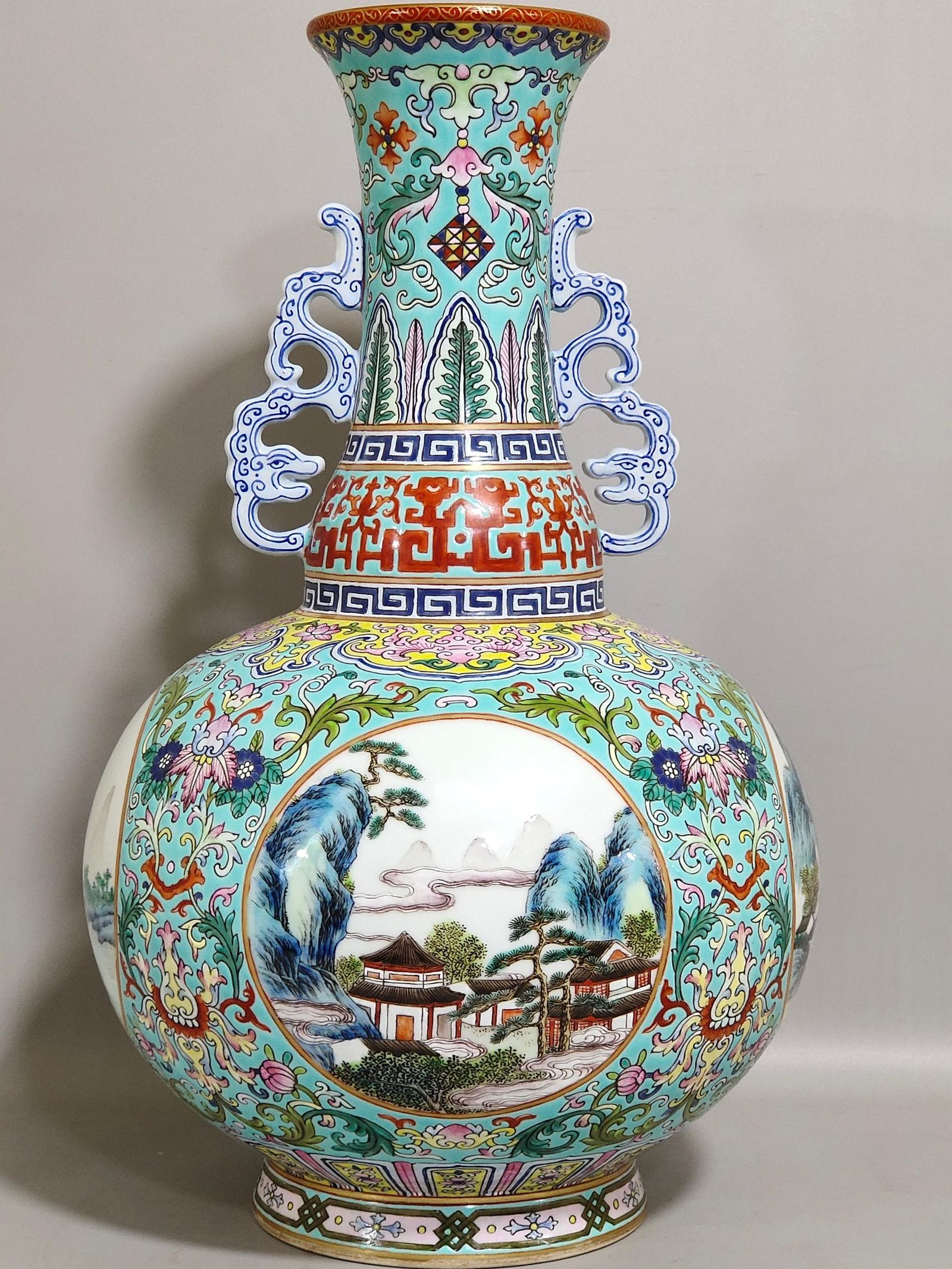 Qing Dynasty Qianlong green space window landscape amphora