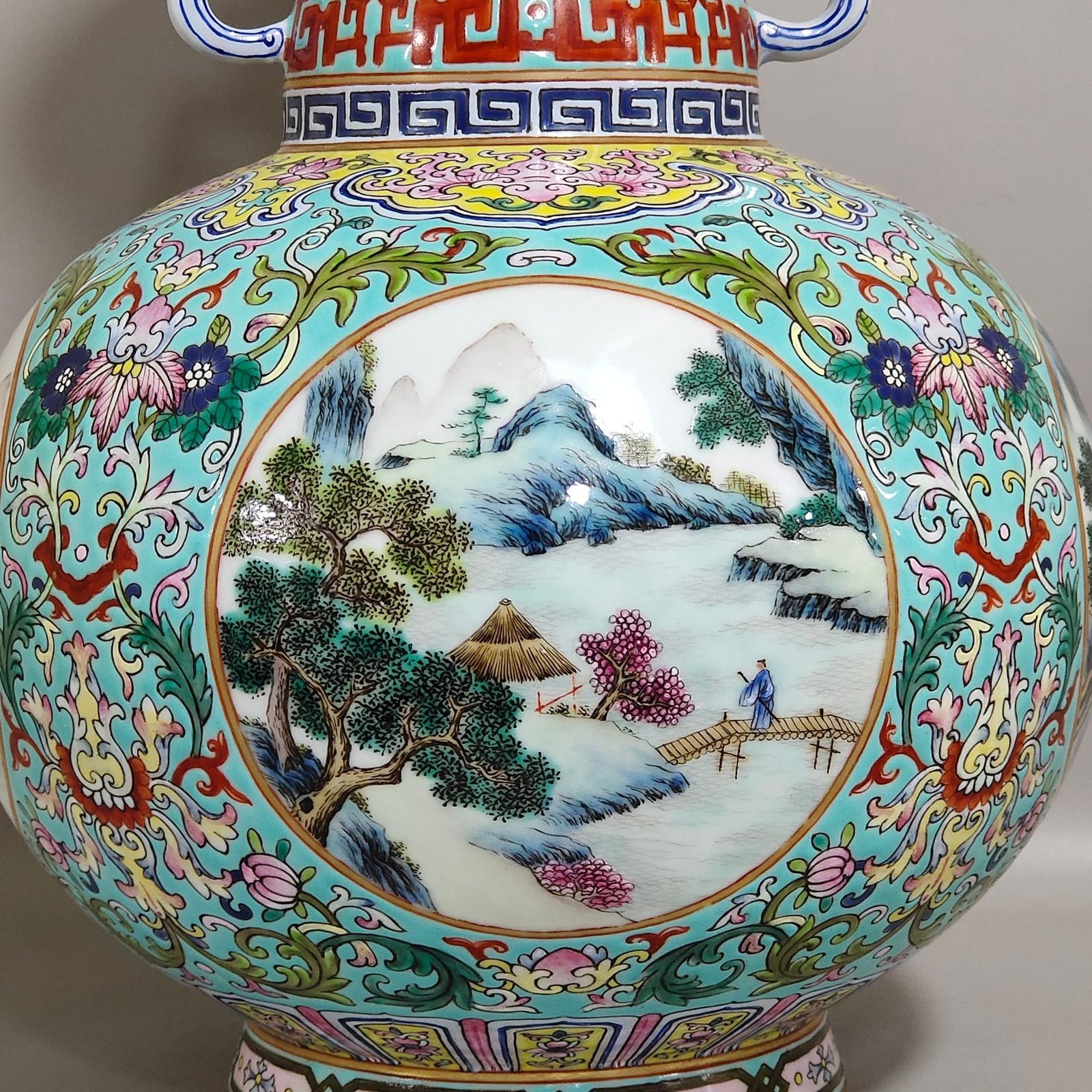 Qing Dynasty Qianlong green space window landscape amphora