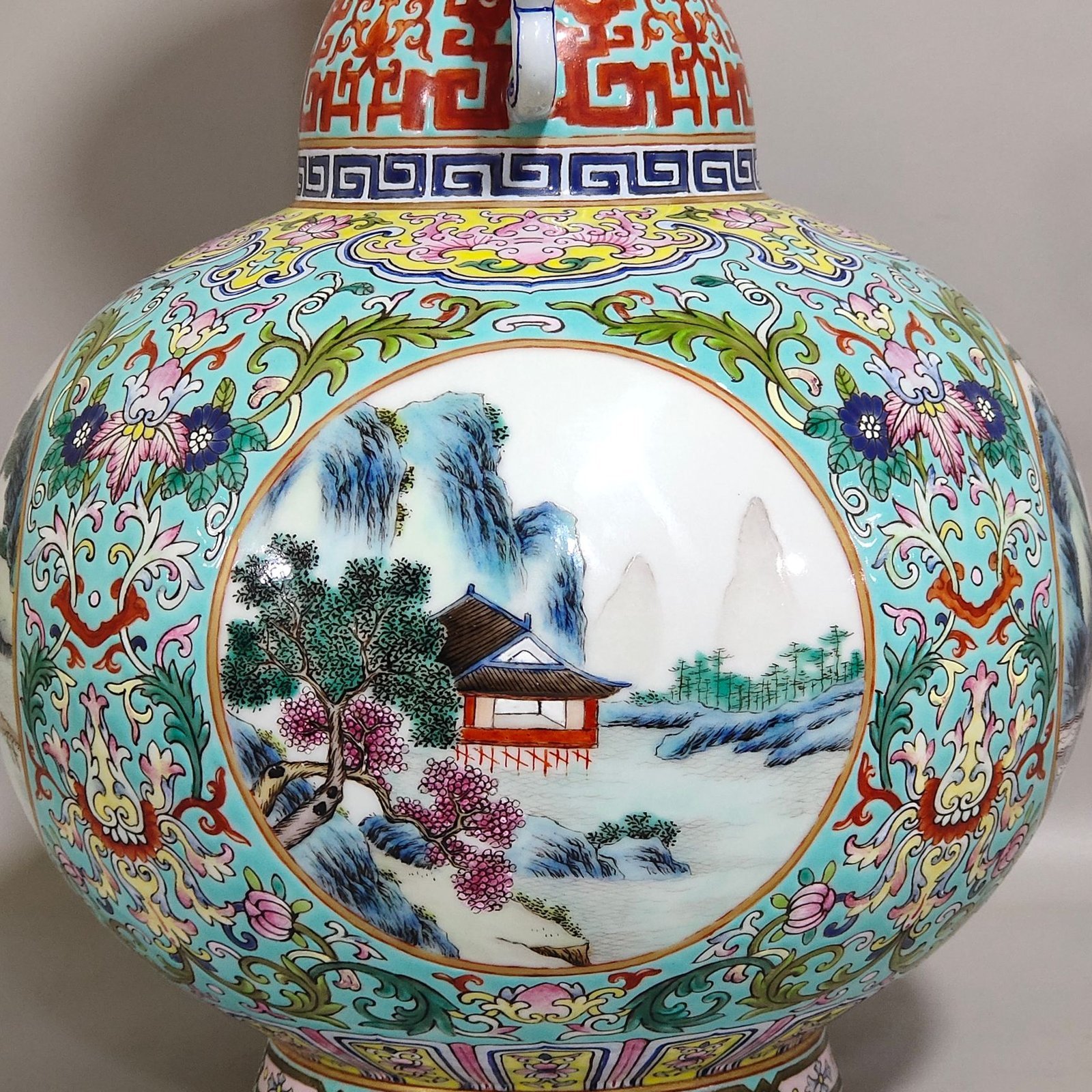 Qing Dynasty Qianlong green space window landscape amphora