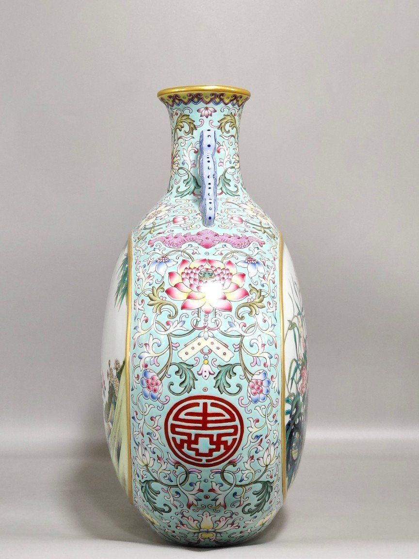 Qing Dynasty Qianlong green space window vase with flowers and birds holding the moon