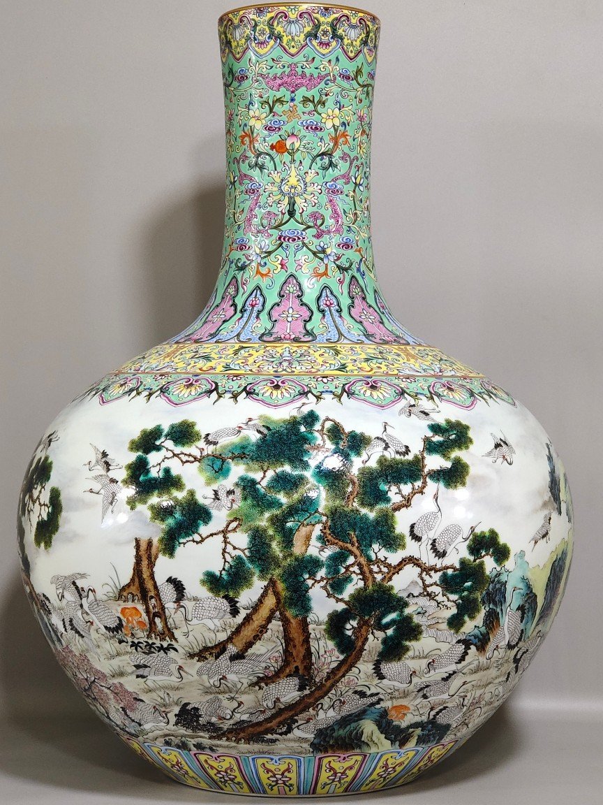 Qing Dynasty Qianlong green space celestial sphere vase with hundreds of cranes