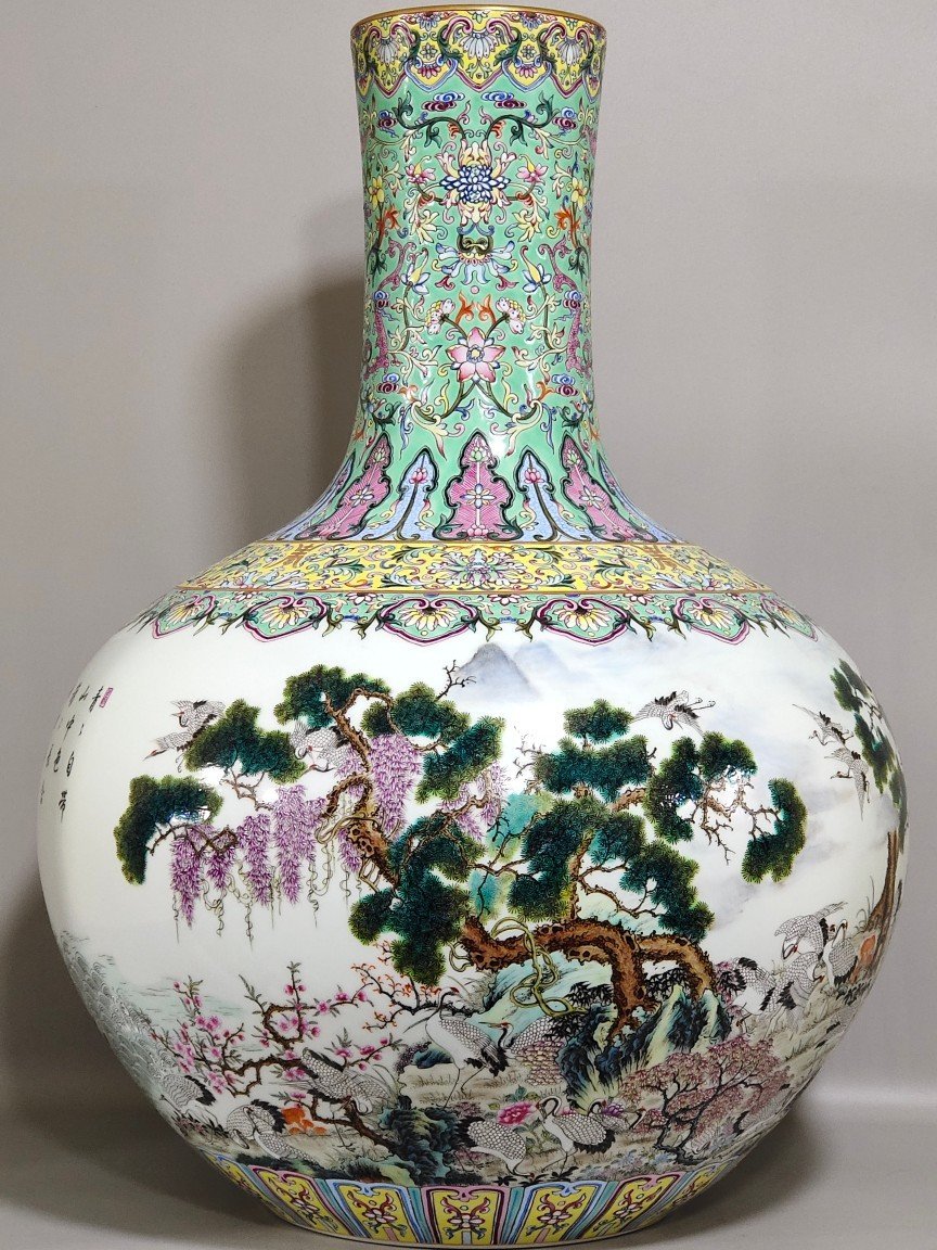 Qing Dynasty Qianlong green space celestial sphere vase with hundreds of cranes