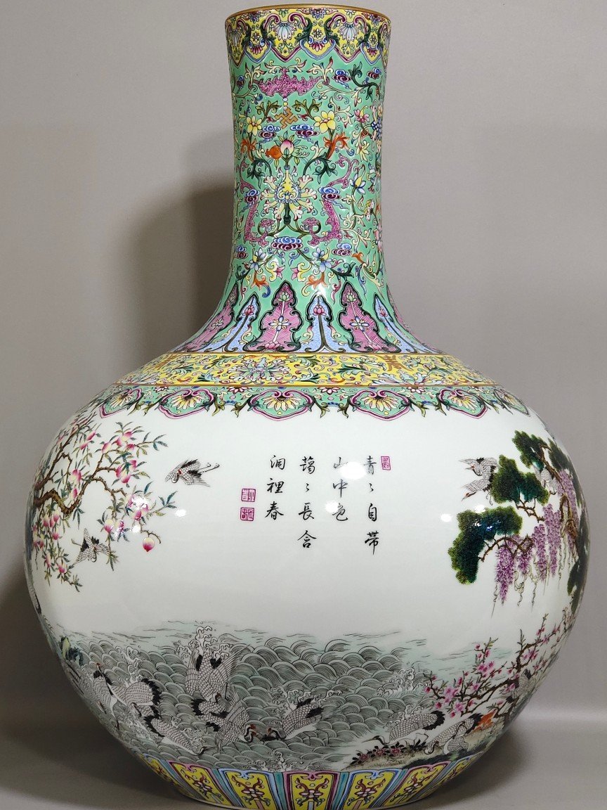 Qing Dynasty Qianlong green space celestial sphere vase with hundreds of cranes