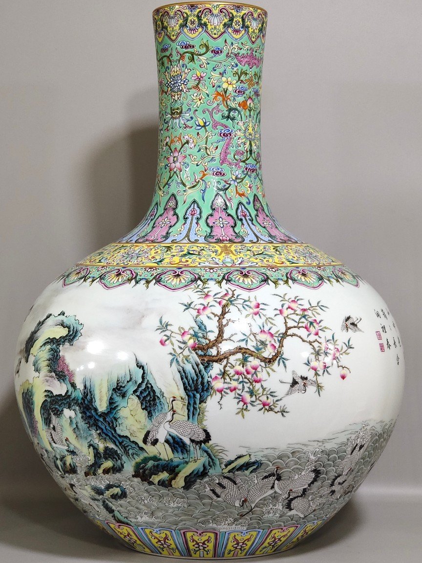 Qing Dynasty Qianlong green space celestial sphere vase with hundreds of cranes