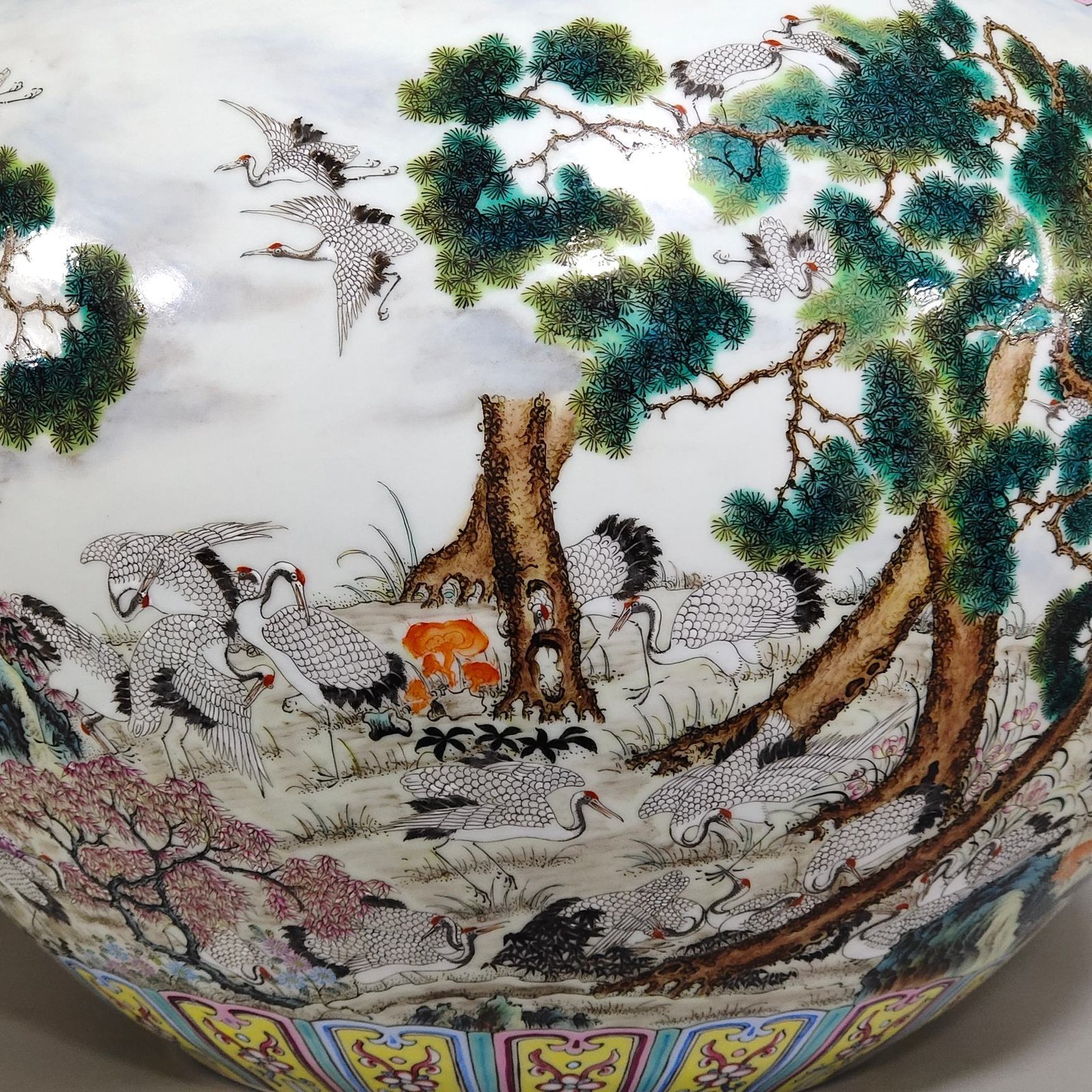 Qing Dynasty Qianlong green space celestial sphere vase with hundreds of cranes