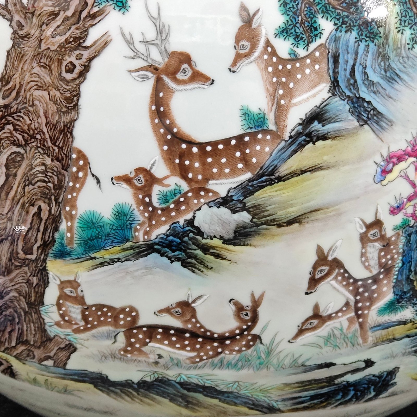 Qing Dynasty Qianlong Greenland Hundred Deer Celestial Ball Vase