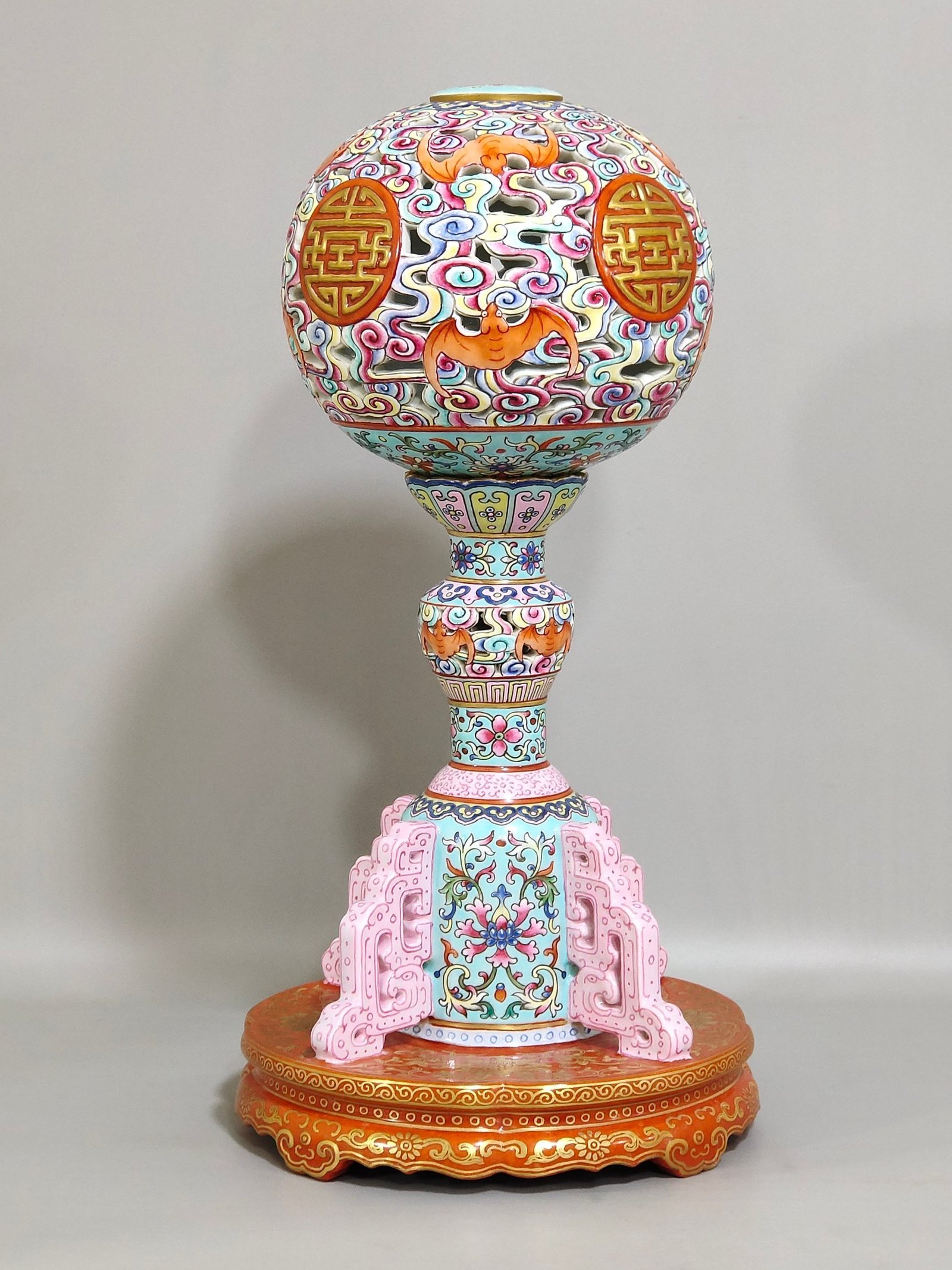 Qing Dynasty Qianlong Greenland Fortune and Longevity double hollow official hat stand