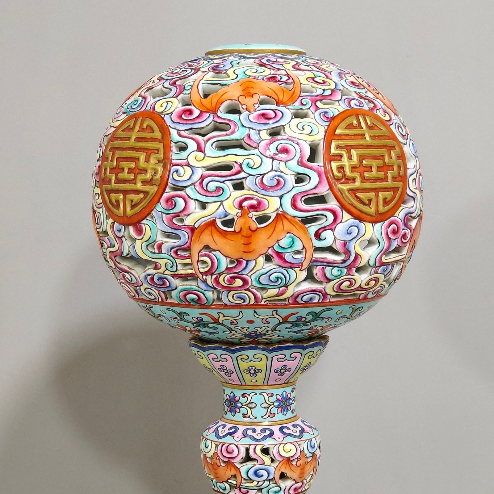 Qing Dynasty Qianlong Greenland Fortune and Longevity double hollow official hat stand