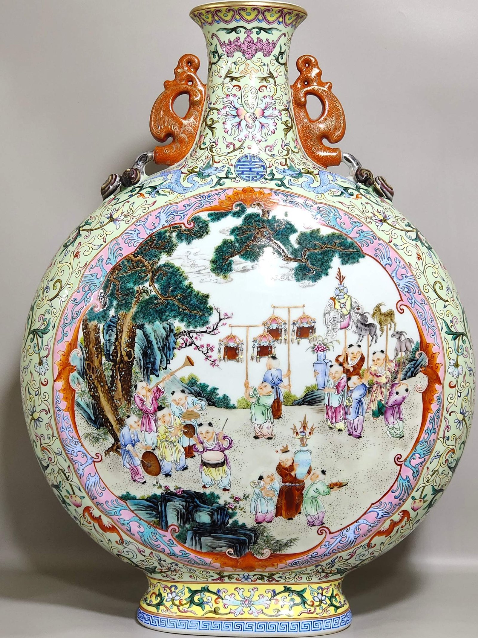 Qing Dynasty Qianlong Greenland Fushou Longevity Continuously Open Window Baby Playing Large Flat Vase