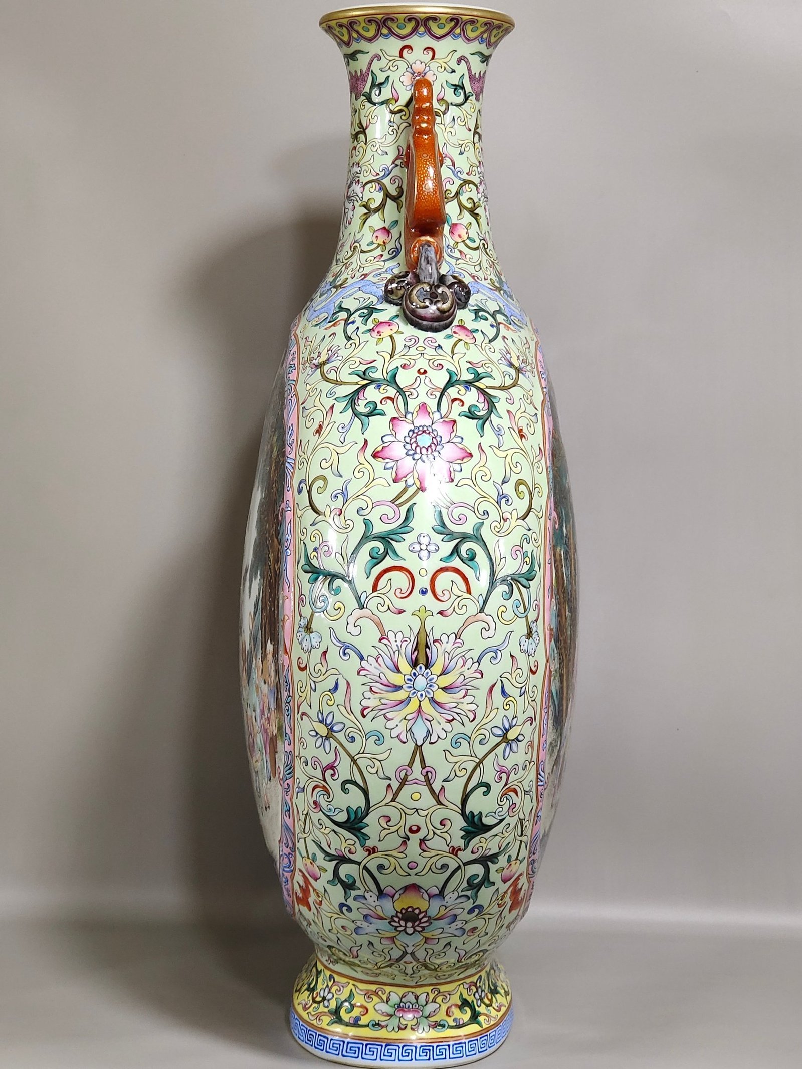 Qing Dynasty Qianlong Greenland Fushou Longevity Continuously Open Window Baby Playing Large Flat Vase