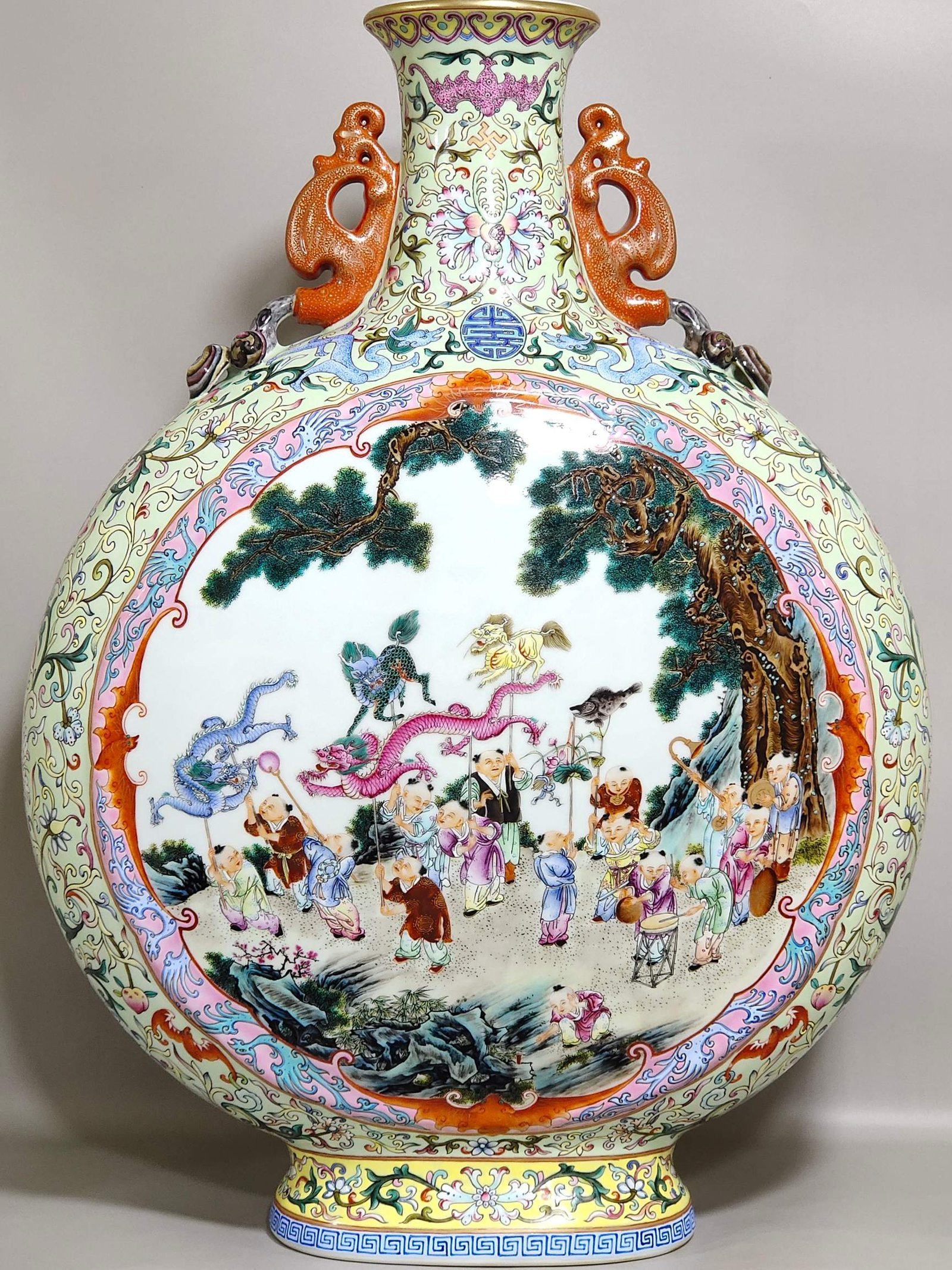 Qing Dynasty Qianlong Greenland Fushou Longevity Continuously Open Window Baby Playing Large Flat Vase