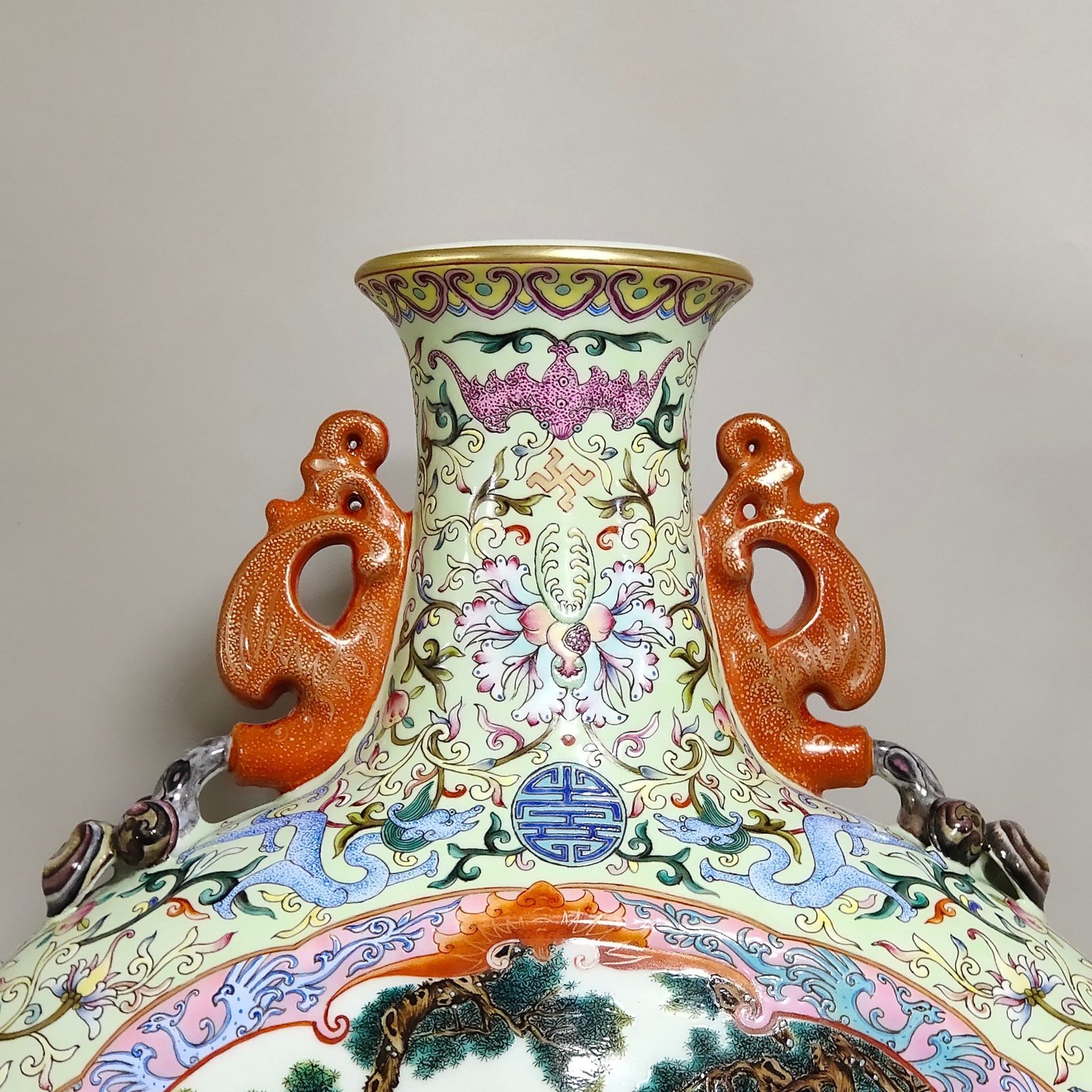 Qing Dynasty Qianlong Greenland Fushou Longevity Continuously Open Window Baby Playing Large Flat Vase
