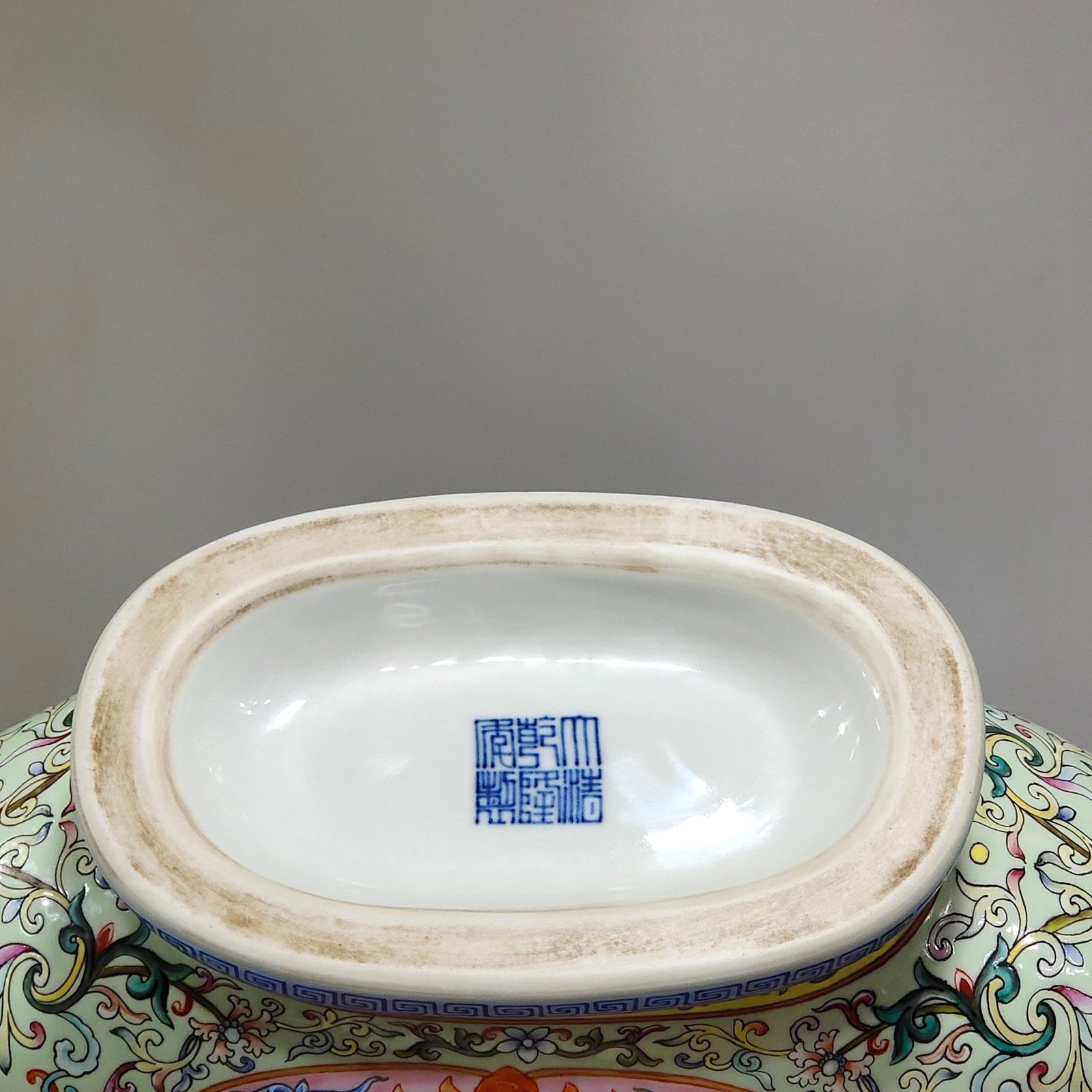 Qing Dynasty Qianlong Greenland Fushou Longevity Continuously Open Window Baby Playing Large Flat Vase