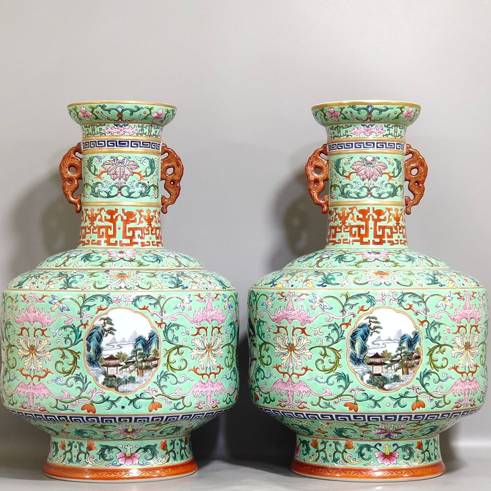 Qing Dynasty Qianlong Greenland Fushou continuous window landscape amphora