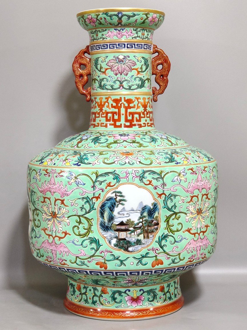 Qing Dynasty Qianlong Greenland Fushou continuous window landscape amphora