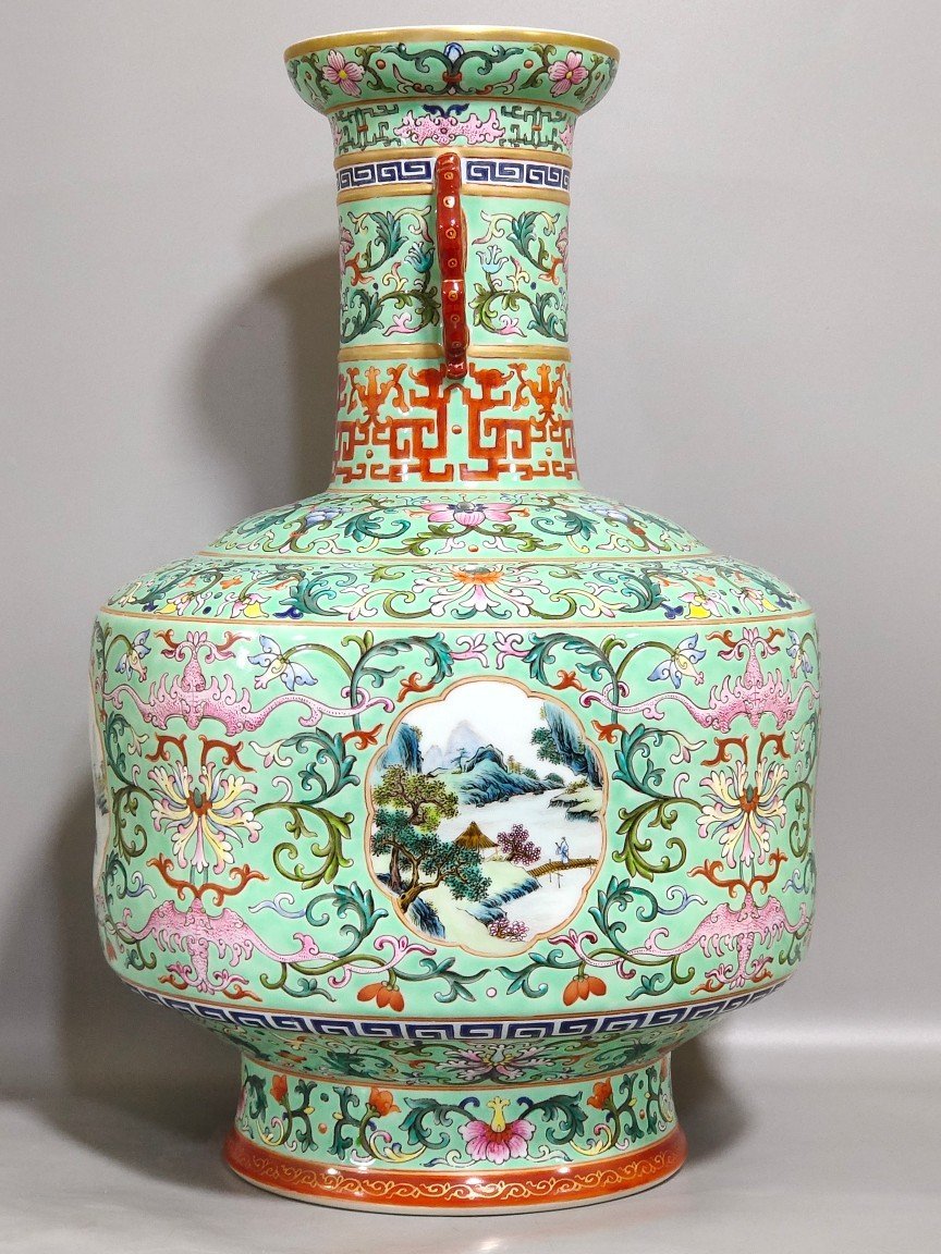 Qing Dynasty Qianlong Greenland Fushou continuous window landscape amphora