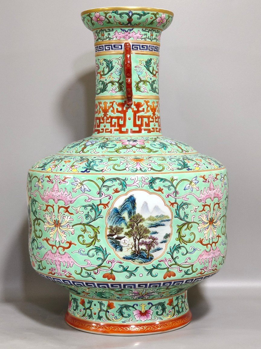 Qing Dynasty Qianlong Greenland Fushou continuous window landscape amphora