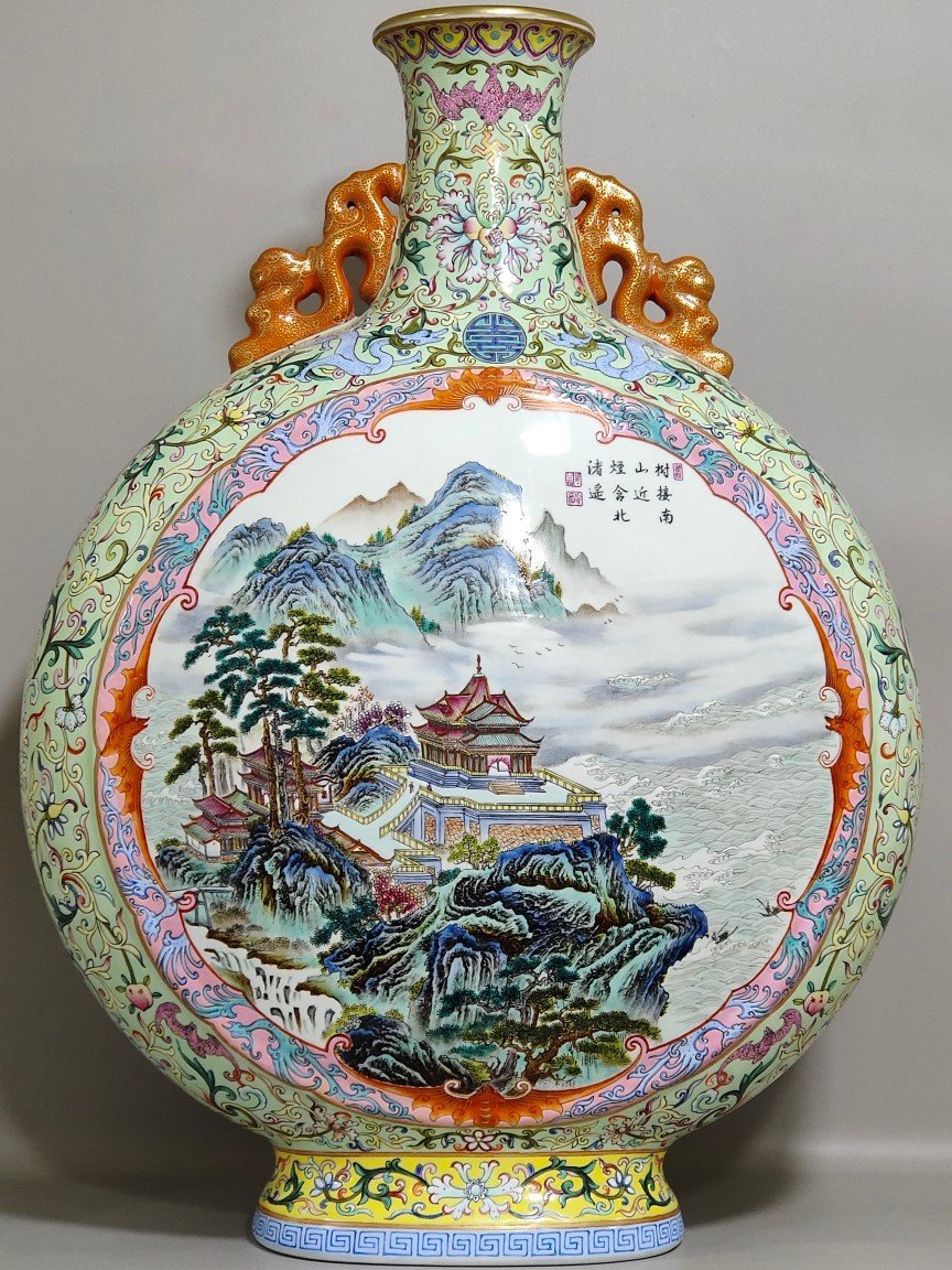 Qing Dynasty Qianlong green land blessing and longevity flat window landscape vase