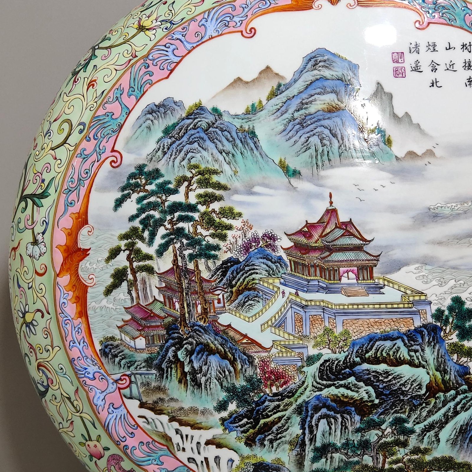 Qing Dynasty Qianlong green land blessing and longevity flat window landscape vase
