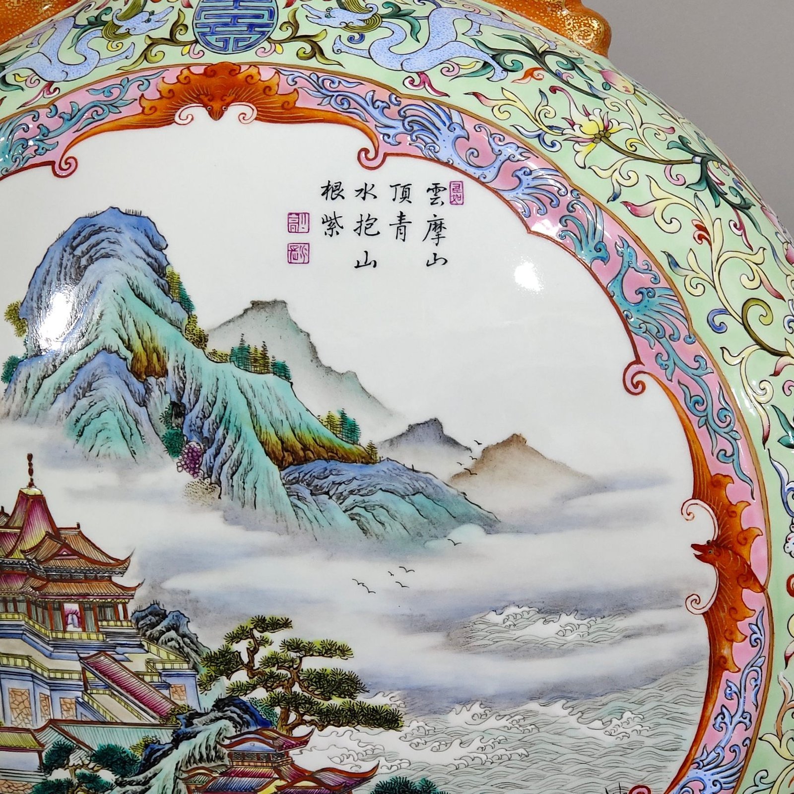 Qing Dynasty Qianlong green land blessing and longevity flat window landscape vase