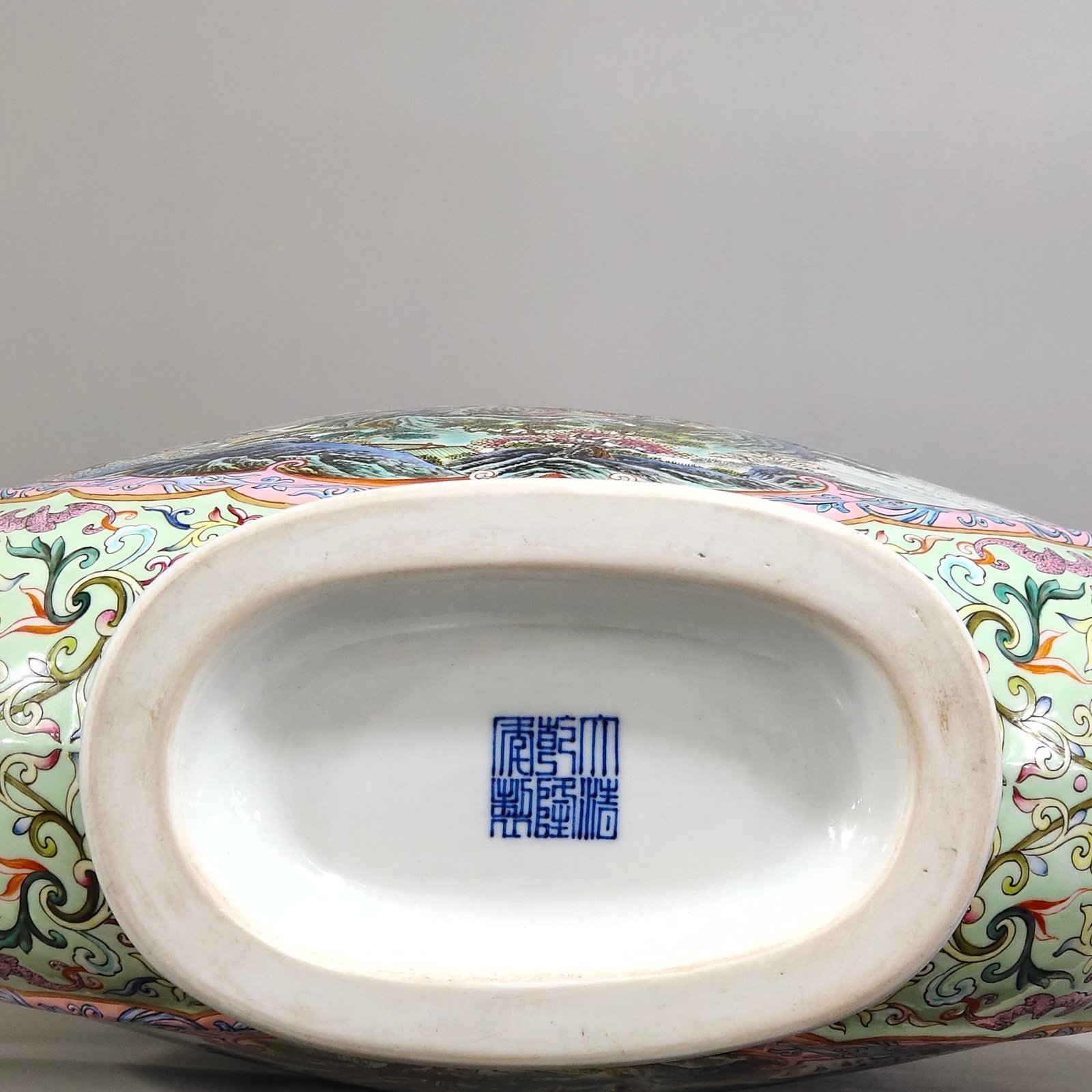 Qing Dynasty Qianlong green land blessing and longevity flat window landscape vase