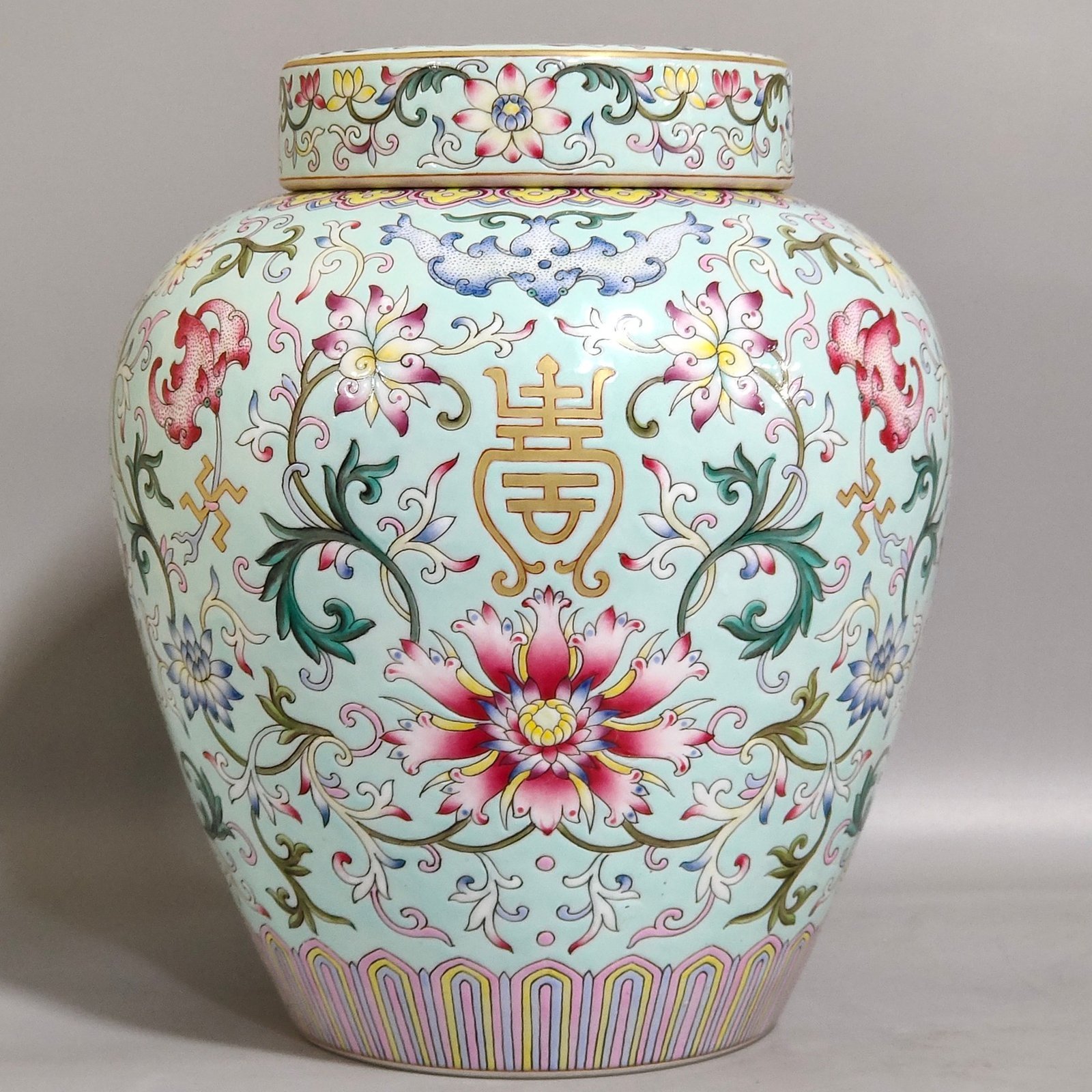 Qing Dynasty Qianlong Greenland Fushou Lianlian Tea Jar