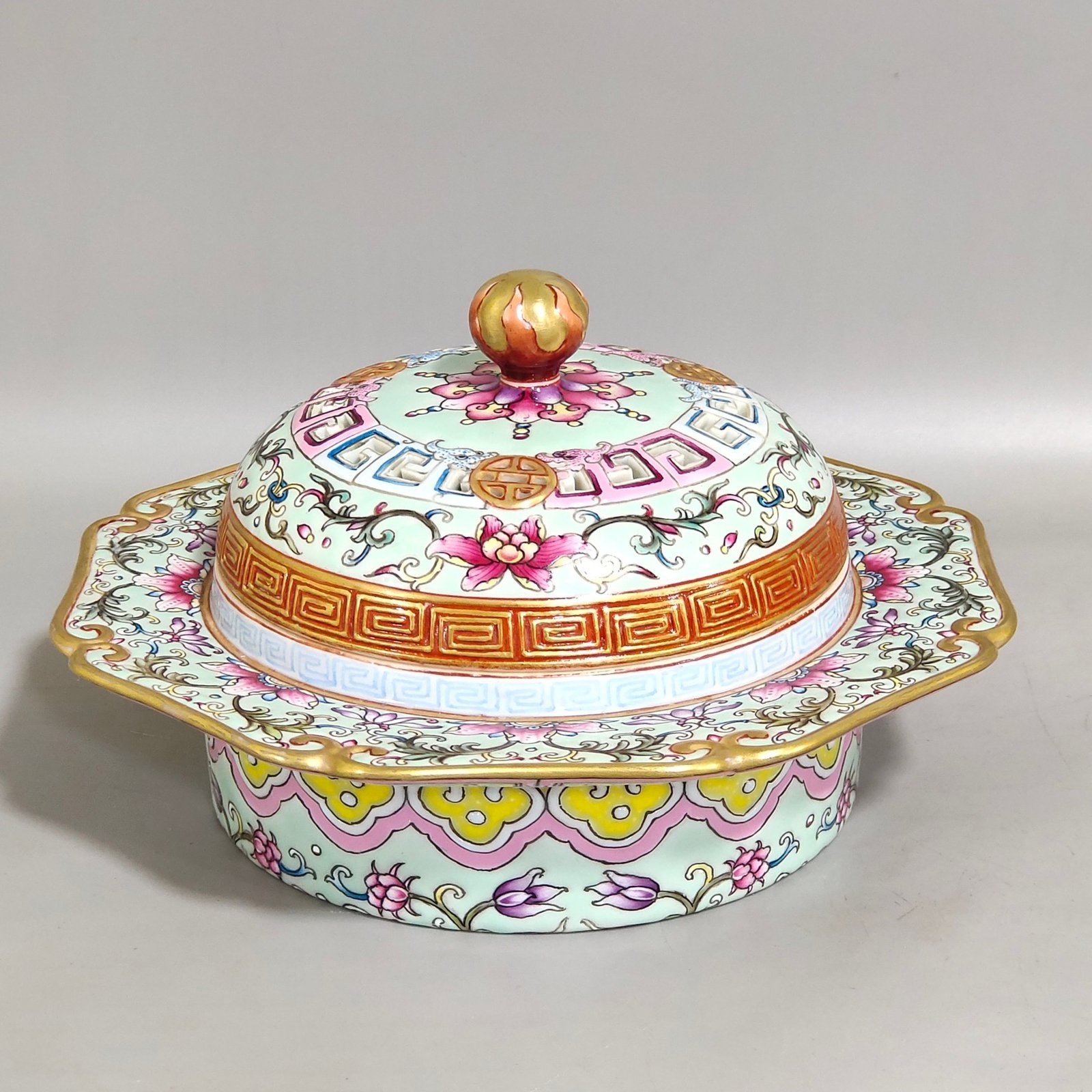 Qing Dynasty Qianlong Greenland Fushou Lianlian Aromatherapy