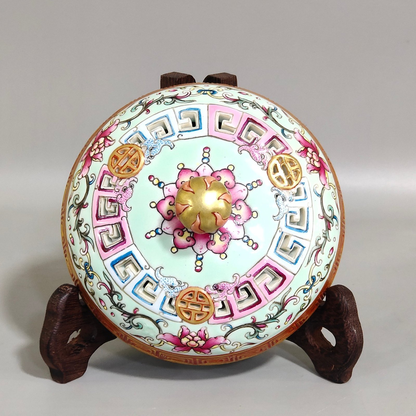 Qing Dynasty Qianlong Greenland Fushou Lianlian Aromatherapy