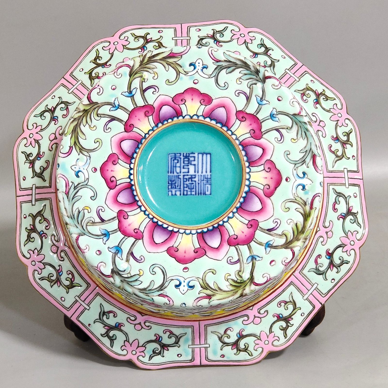Qing Dynasty Qianlong Greenland Fushou Lianlian Aromatherapy