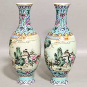 Qing Dynasty Qianlong green land flower and bird cloth with olive vase