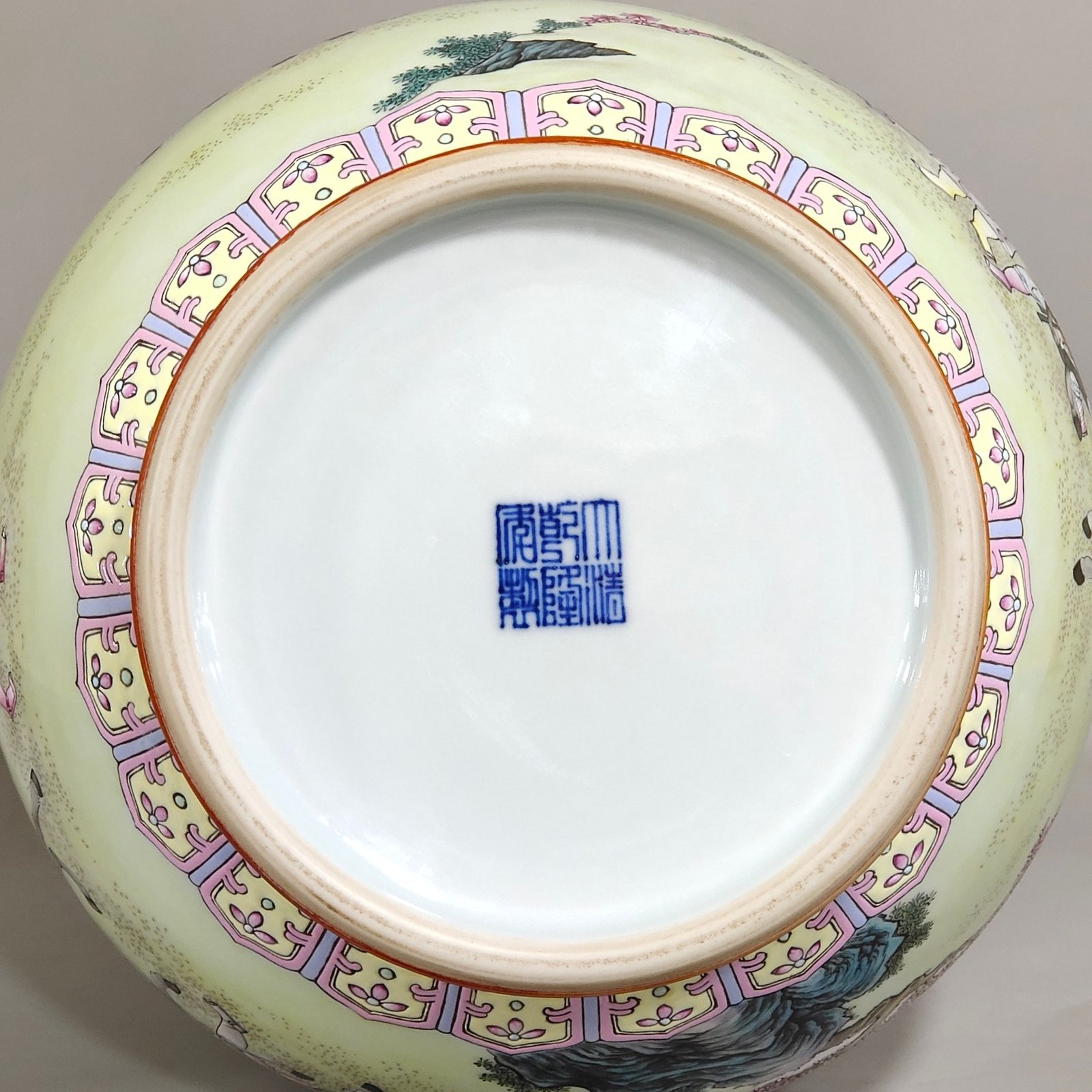 Qing Dynasty Qianlong green land edge poems amphorae