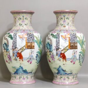 Qing Dynasty Qianlong green space vase with pictures of babies playing together