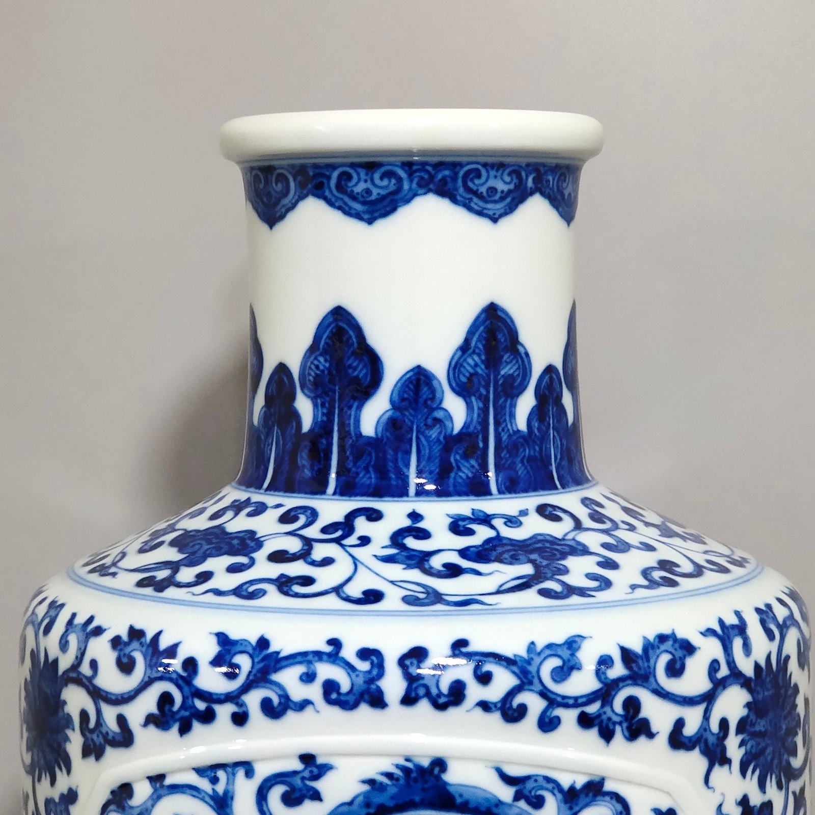 Qing Dynasty Qianlong A red dragon vase with wrapped branches