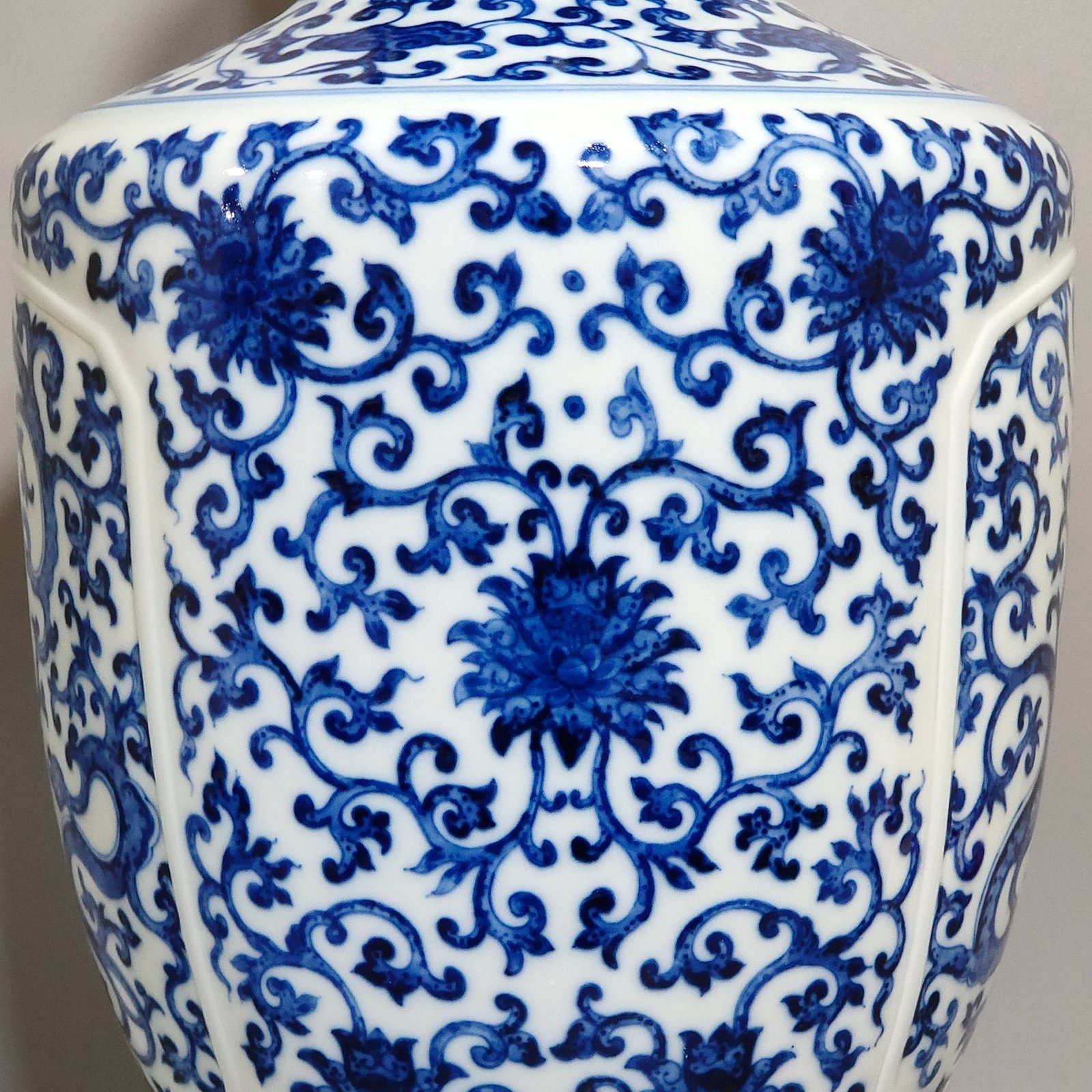 Qing Dynasty Qianlong A red dragon vase with wrapped branches