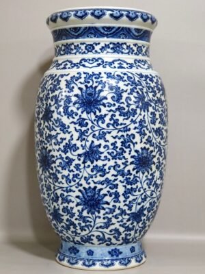 Qing Dynasty Qianlong a vase with two branches and a barrel