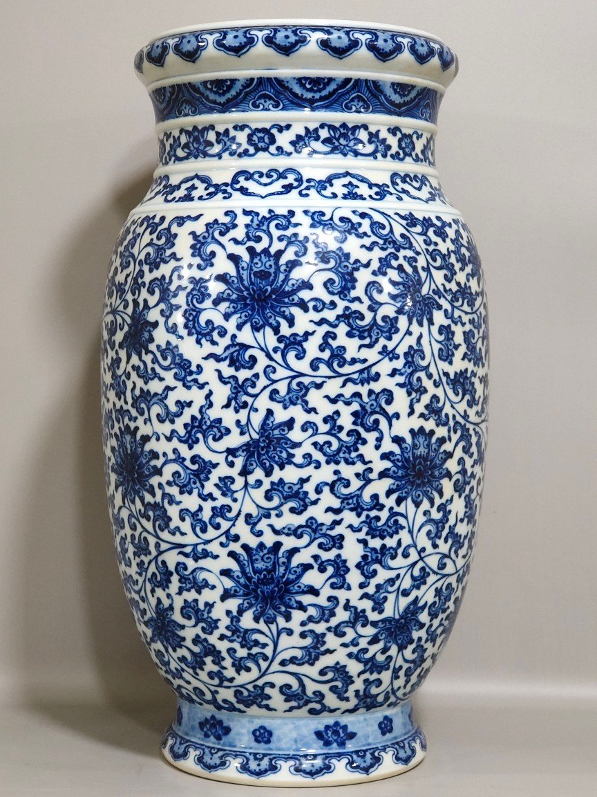 Qing Dynasty Qianlong a vase with two branches and a barrel