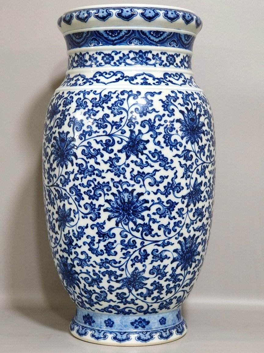 Qing Dynasty Qianlong a vase with two branches and a barrel