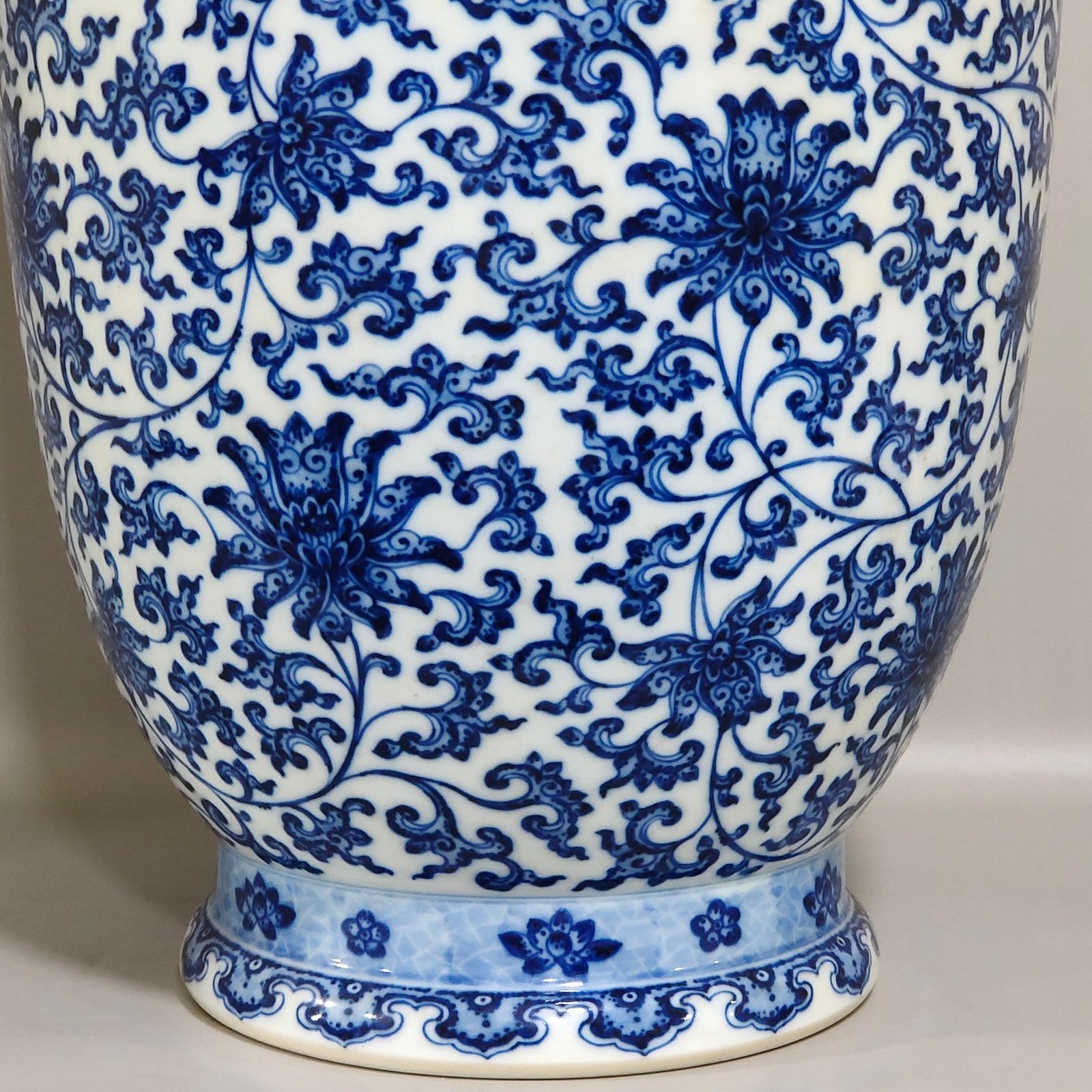 Qing Dynasty Qianlong a vase with two branches and a barrel