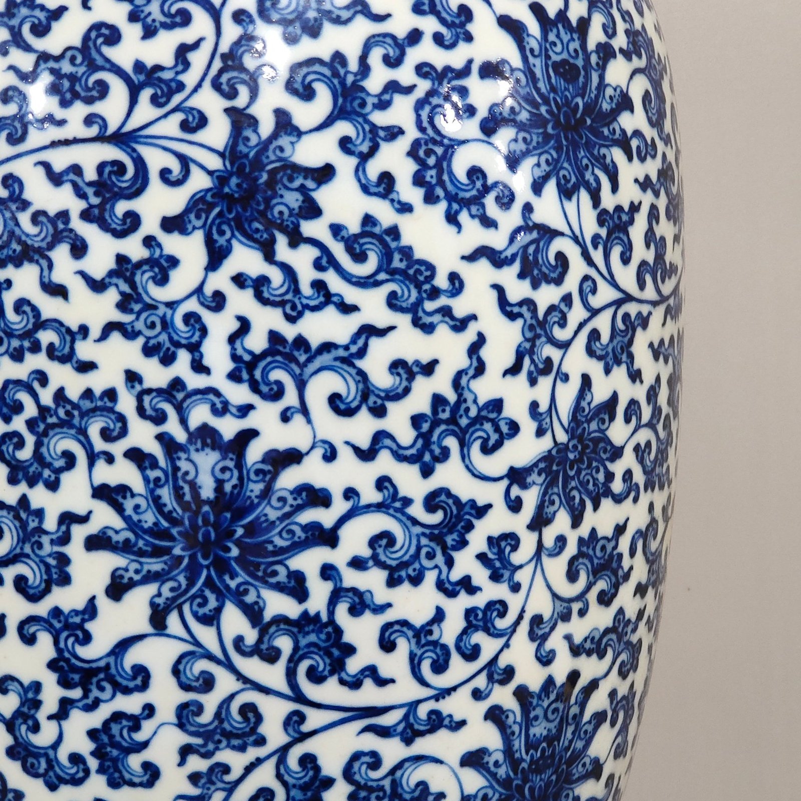 Qing Dynasty Qianlong a vase with two branches and a barrel