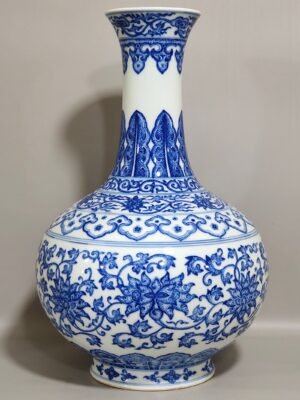 Qing Dynasty Qianlong vase with branches and branches