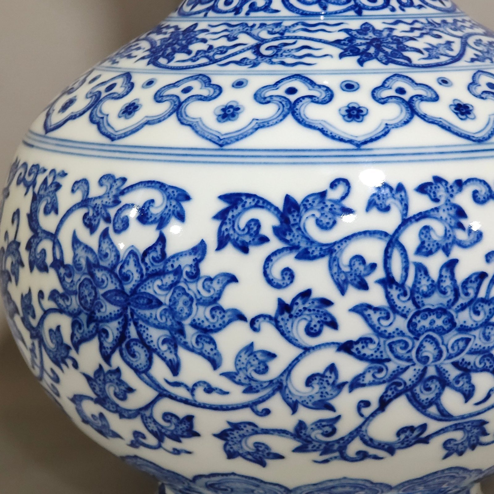 Qing Dynasty Qianlong vase with branches and branches
