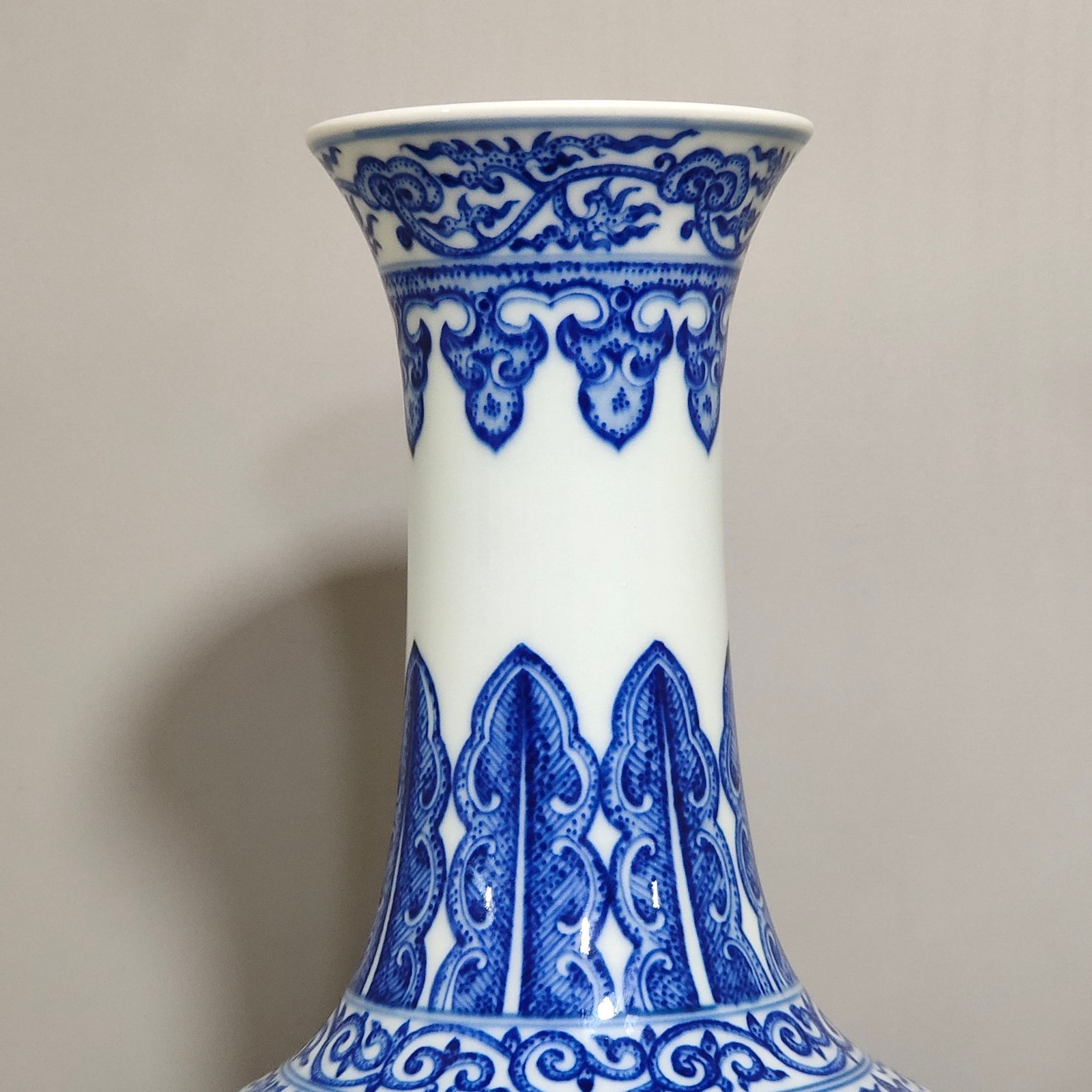 Qing Dynasty Qianlong vase with branches and branches